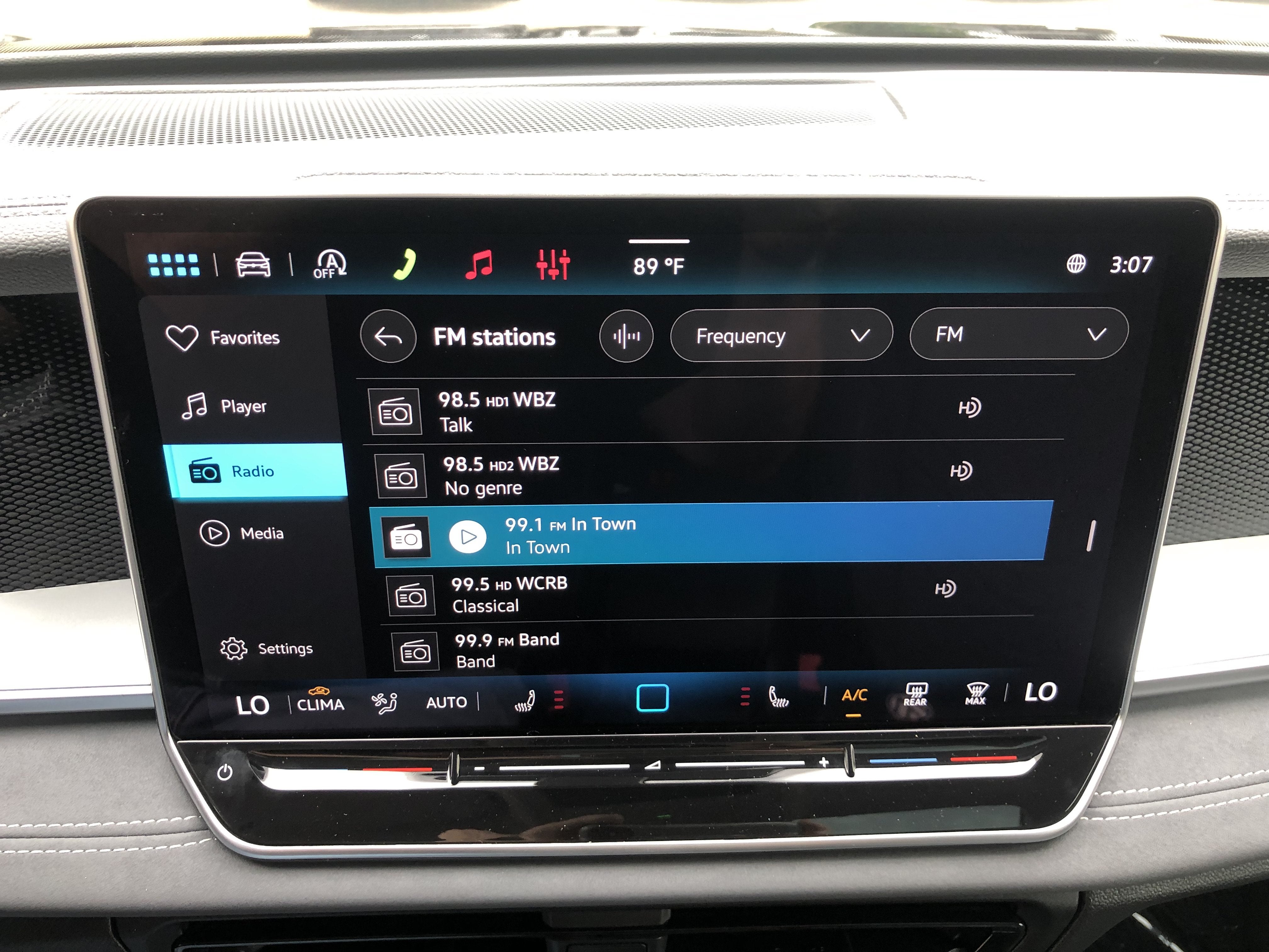 2026 Volkswagen Tiguan SE w/panoramic sunroof