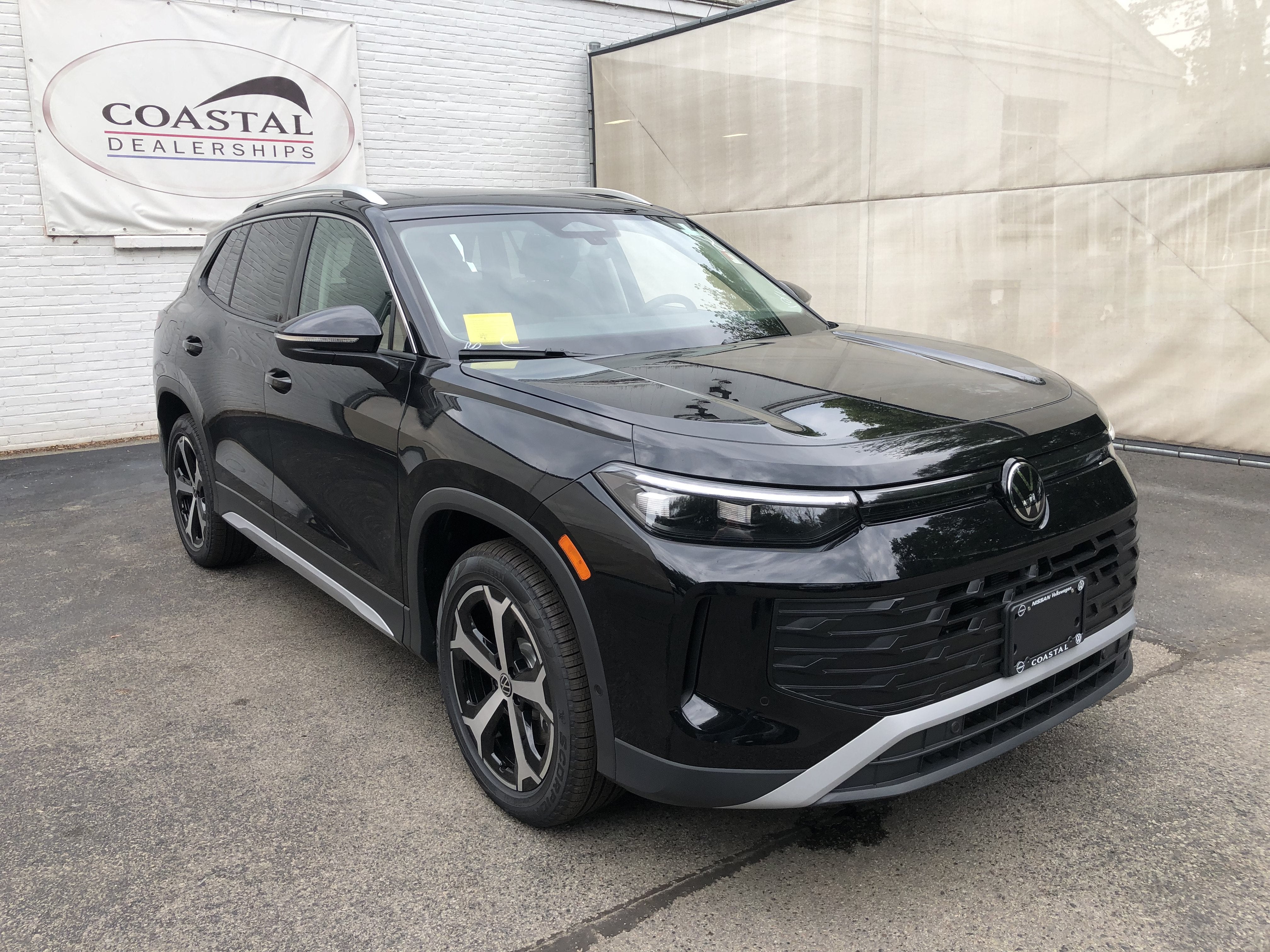2026 Volkswagen Tiguan SE w/panoramic sunroof