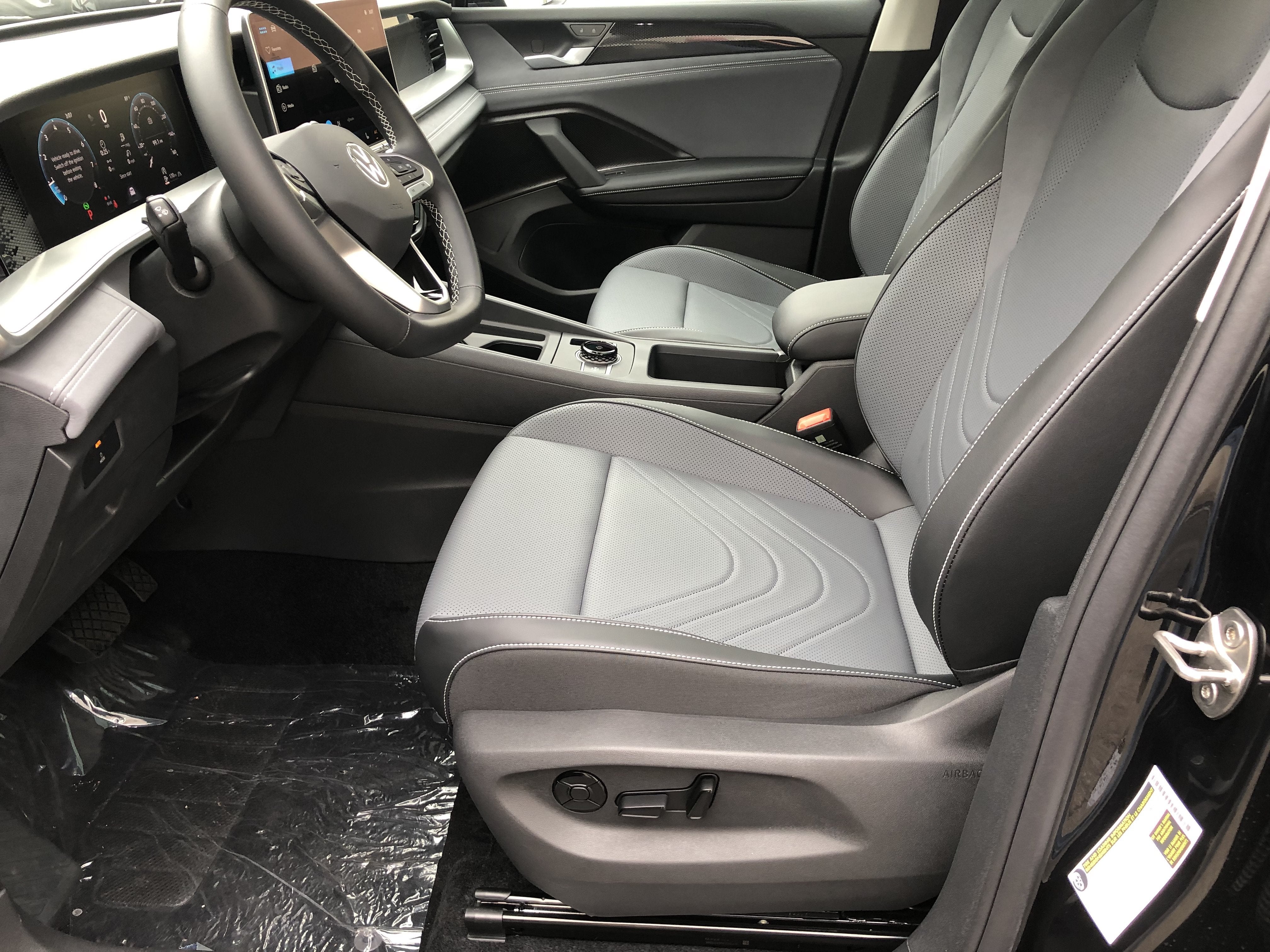 2026 Volkswagen Tiguan SE w/panoramic sunroof
