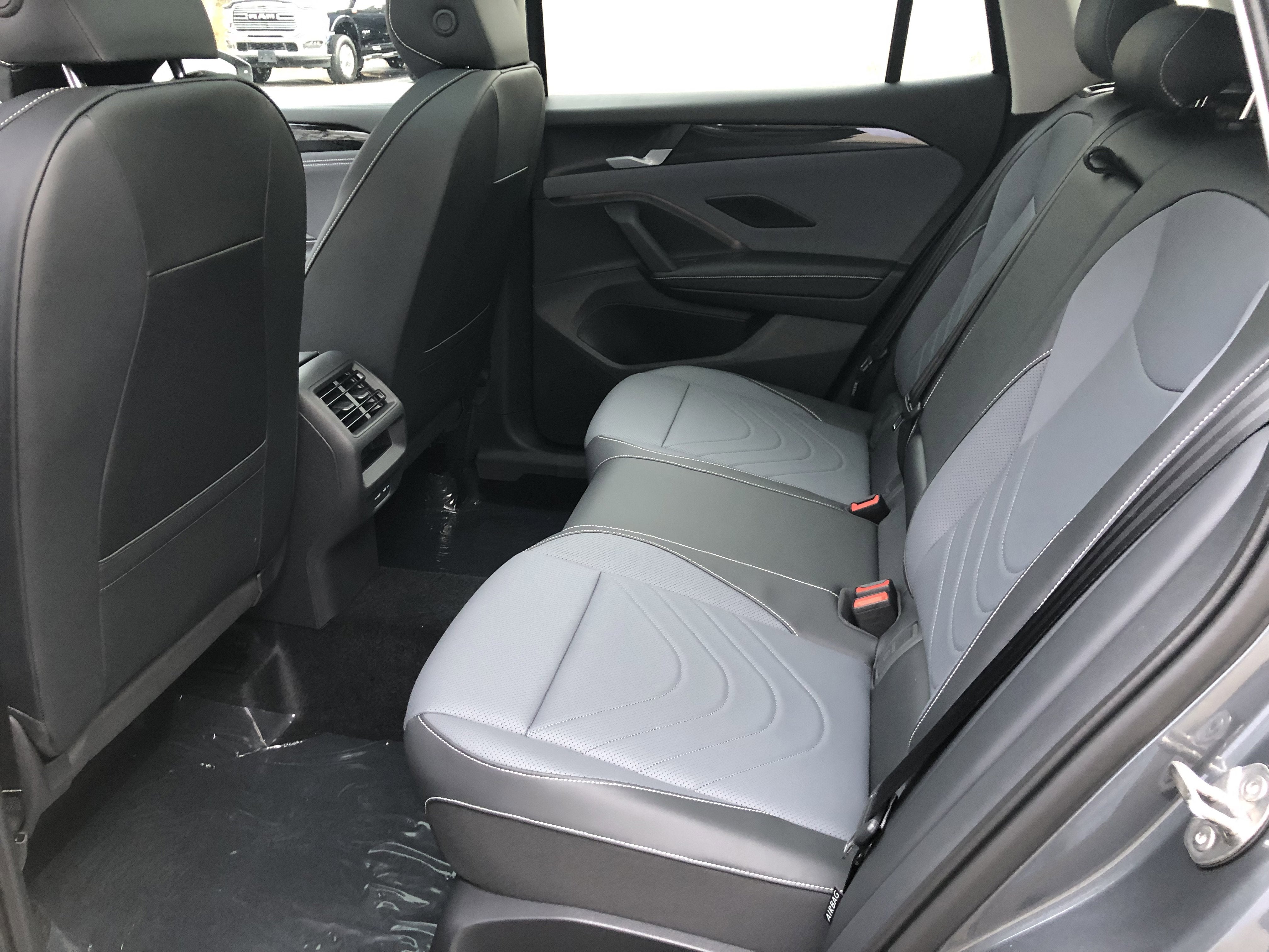 2026 Volkswagen Tiguan SE w/panoramic sunroof