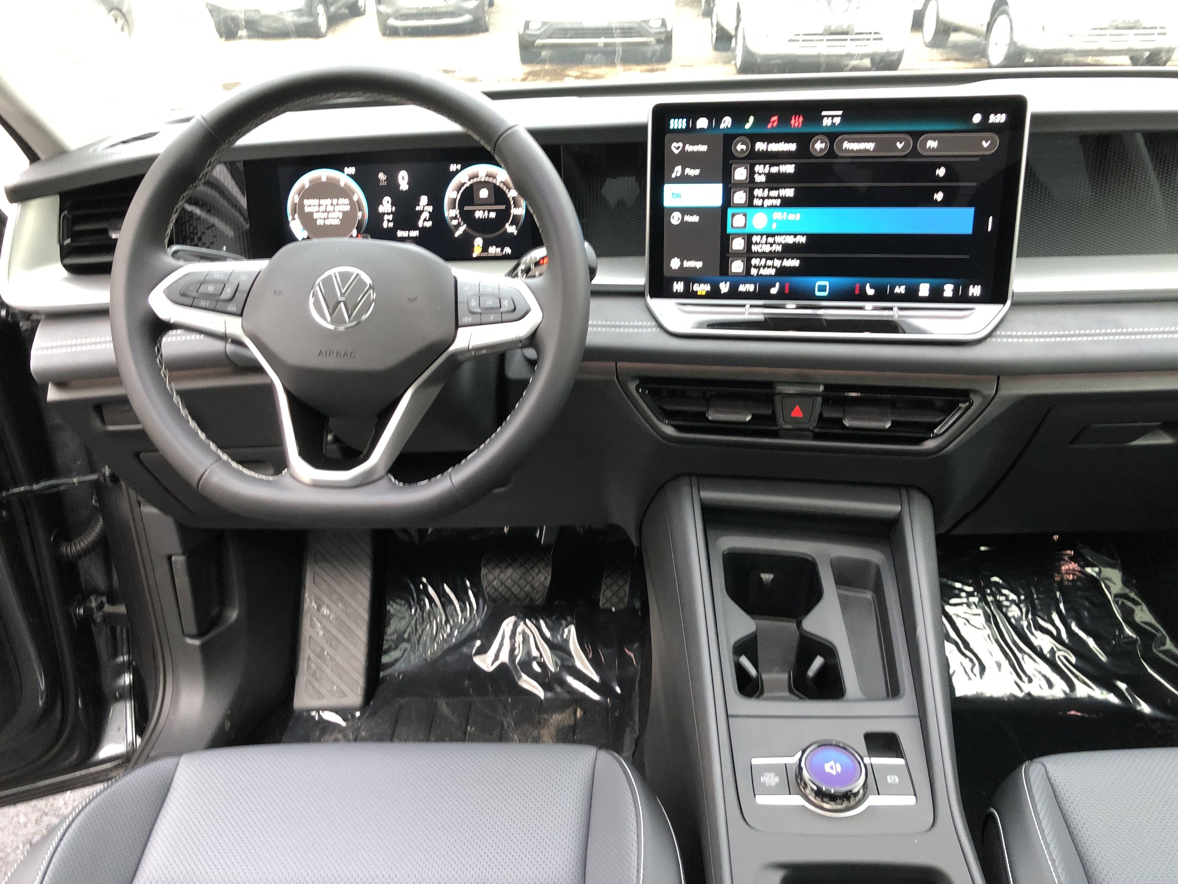 2026 Volkswagen Tiguan SE w/panoramic sunroof