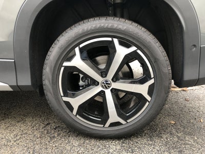 2026 Volkswagen Tiguan SE w/panoramic sunroof