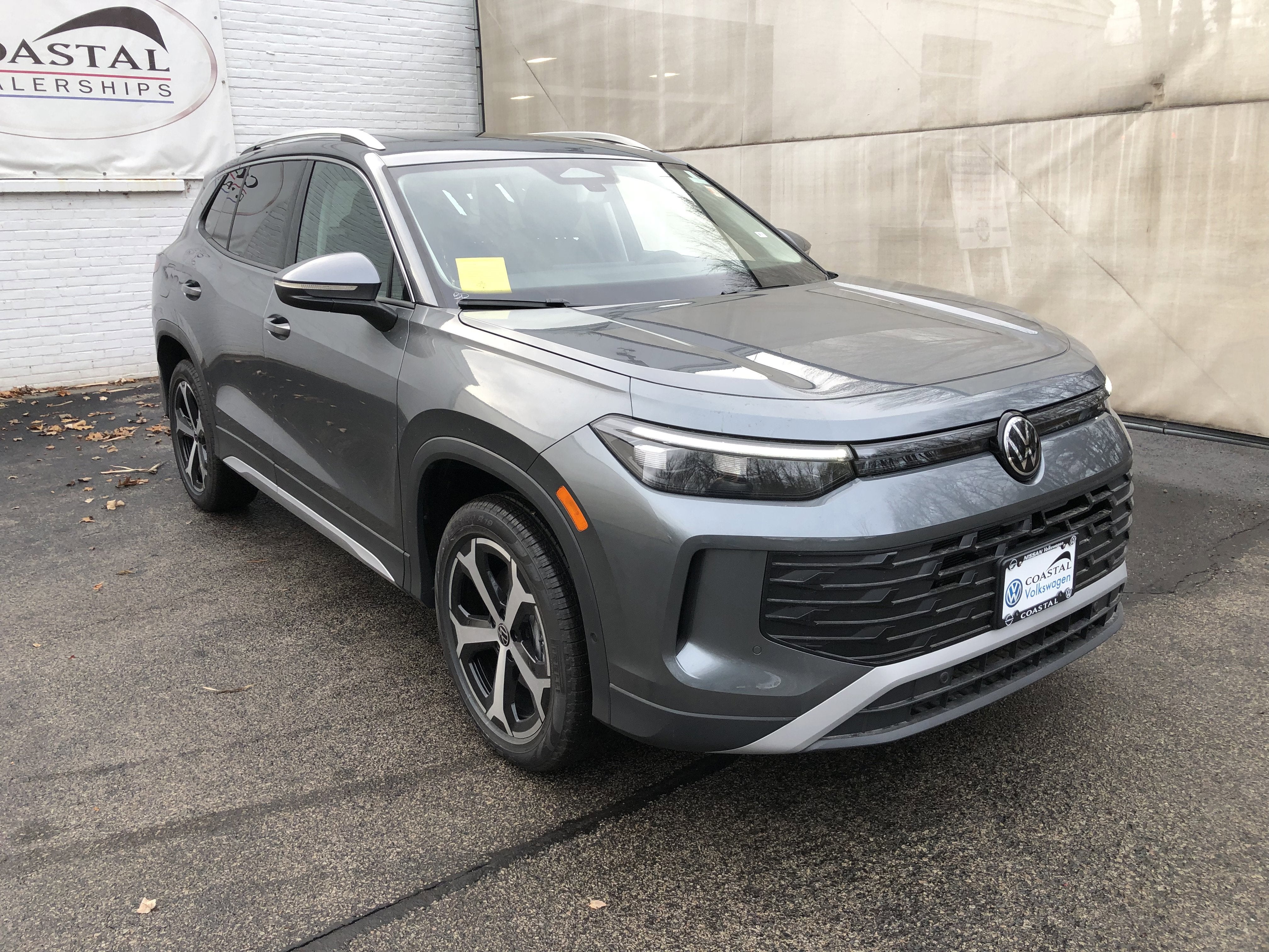 2026 Volkswagen Tiguan SE w/panoramic sunroof