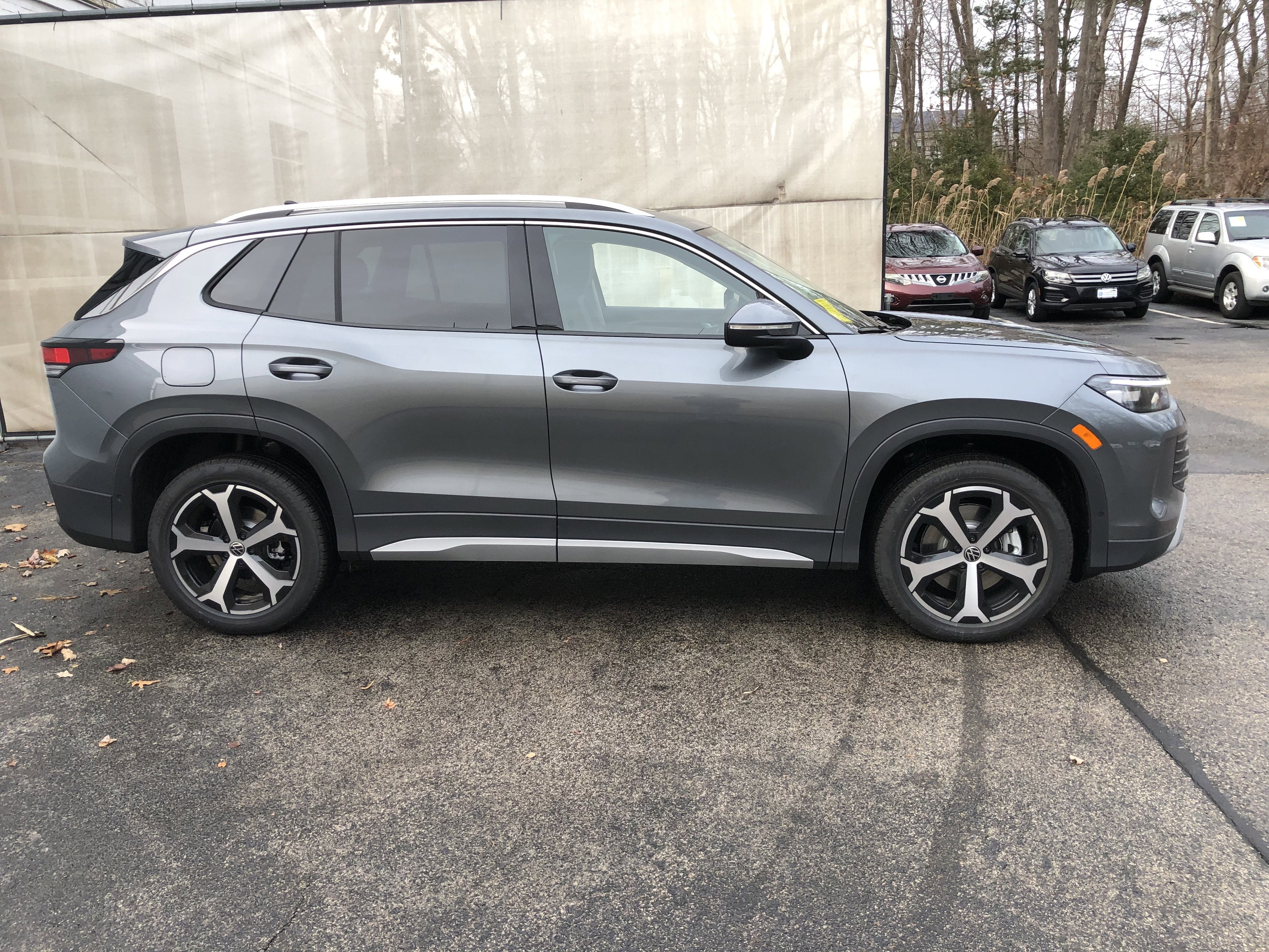 2026 Volkswagen Tiguan SE w/panoramic sunroof