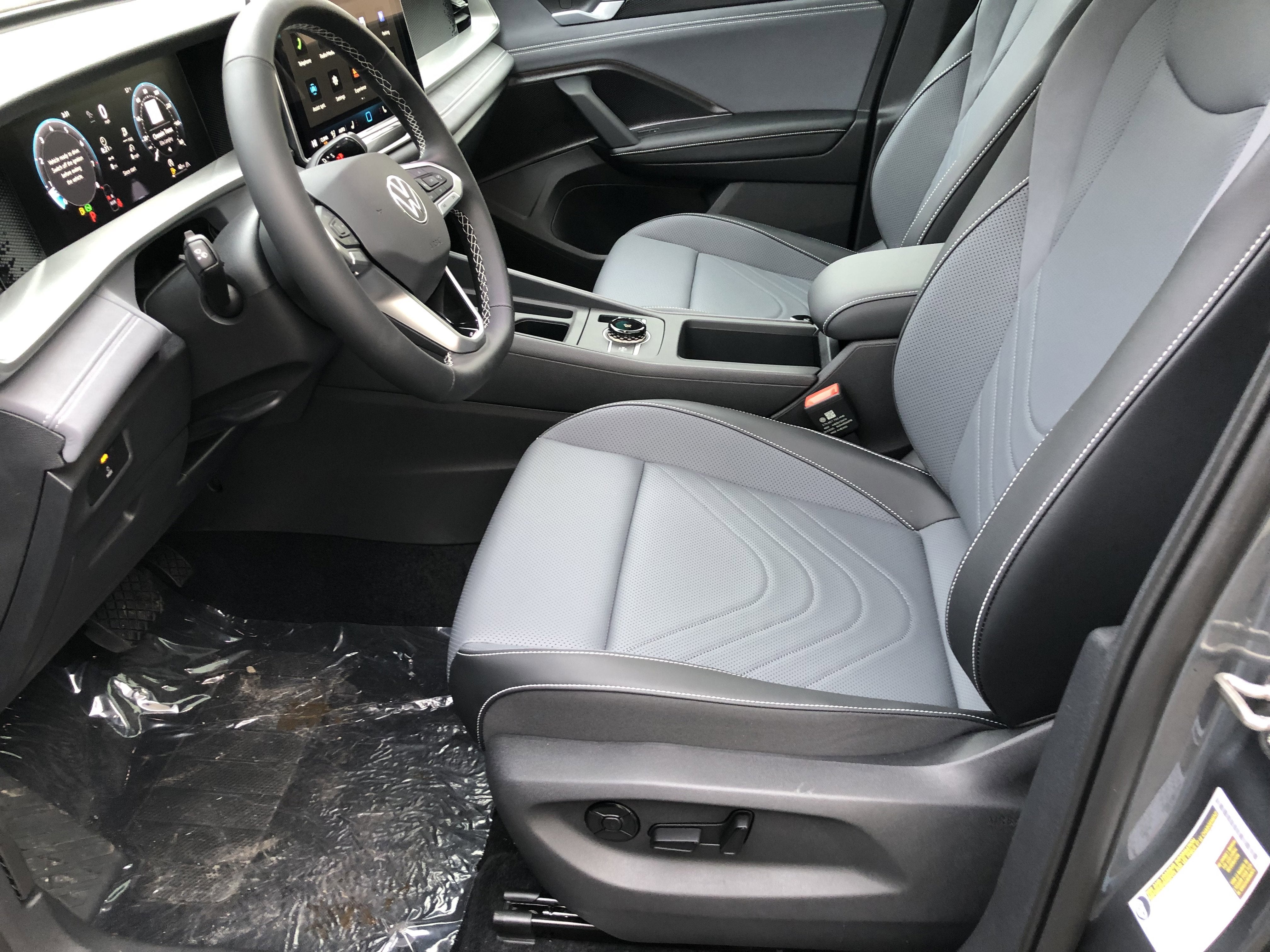 2026 Volkswagen Tiguan SE w/panoramic sunroof