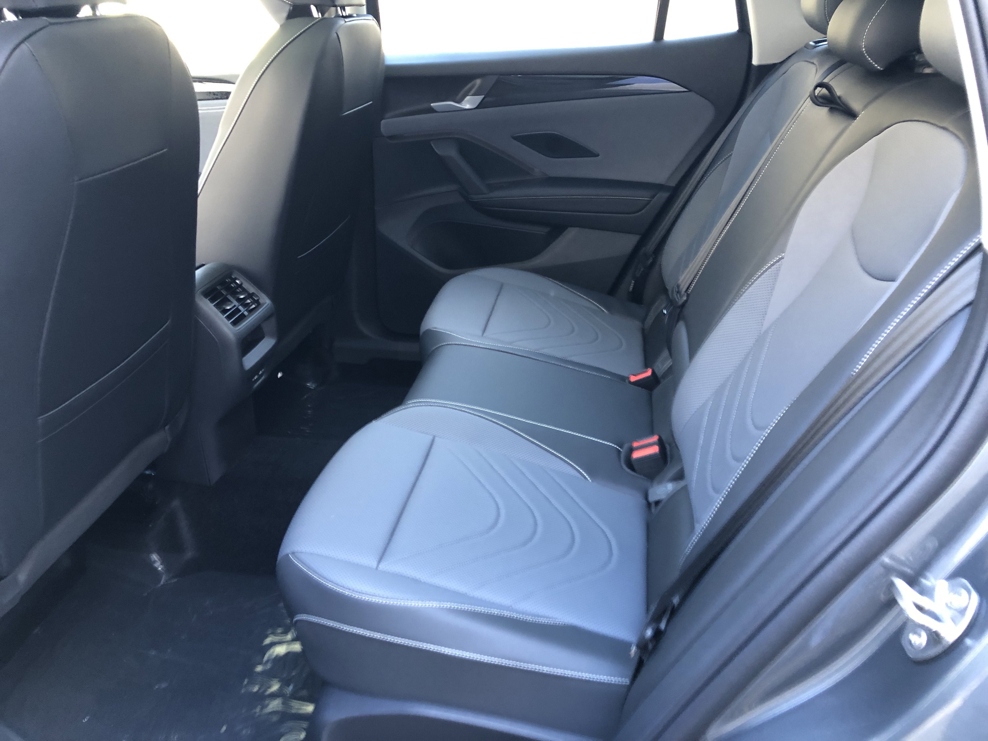 2026 Volkswagen Tiguan SE w/panoramic sunroof