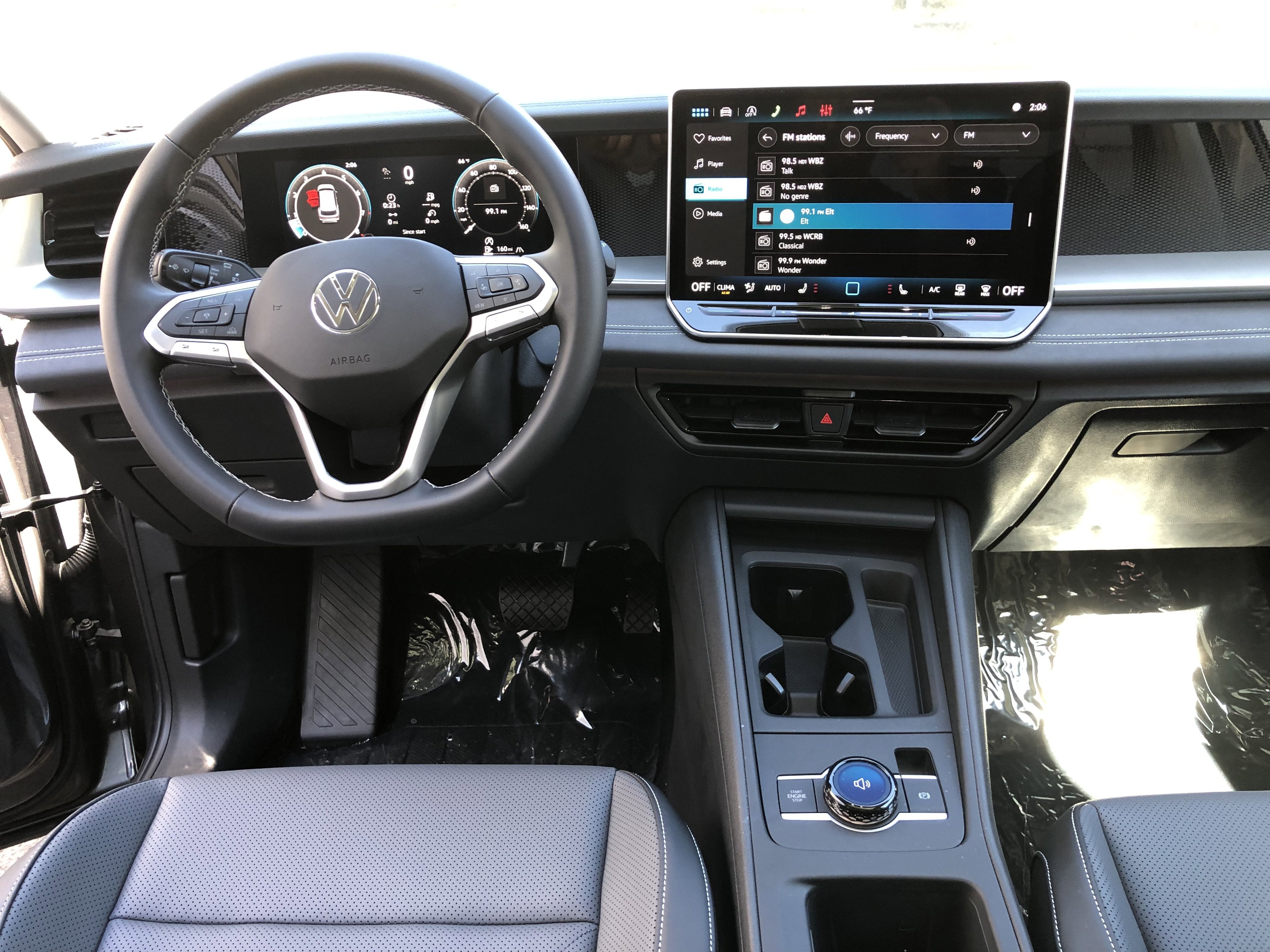2026 Volkswagen Tiguan SE w/panoramic sunroof