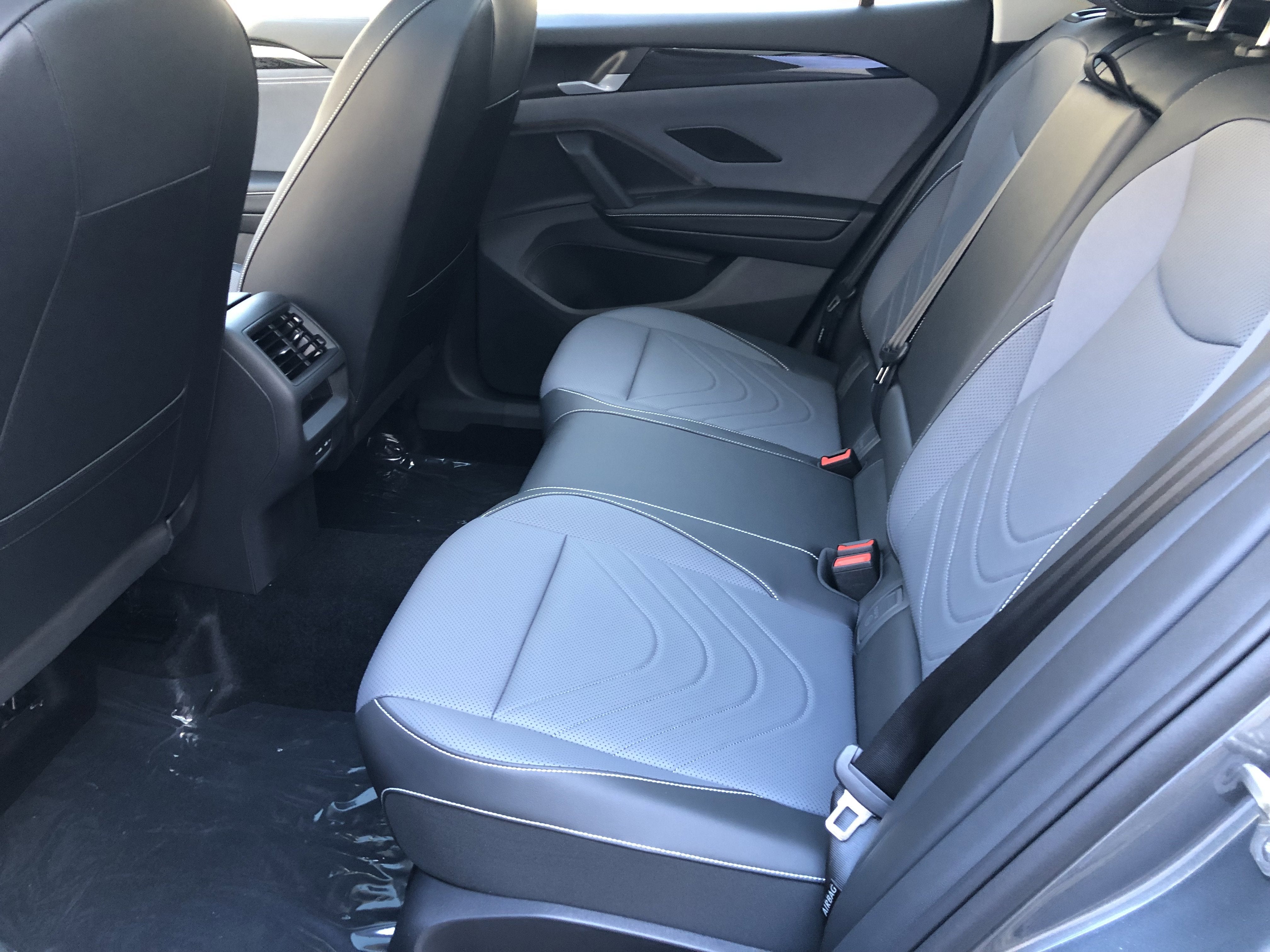 2026 Volkswagen Tiguan SE w/panoramic sunroof