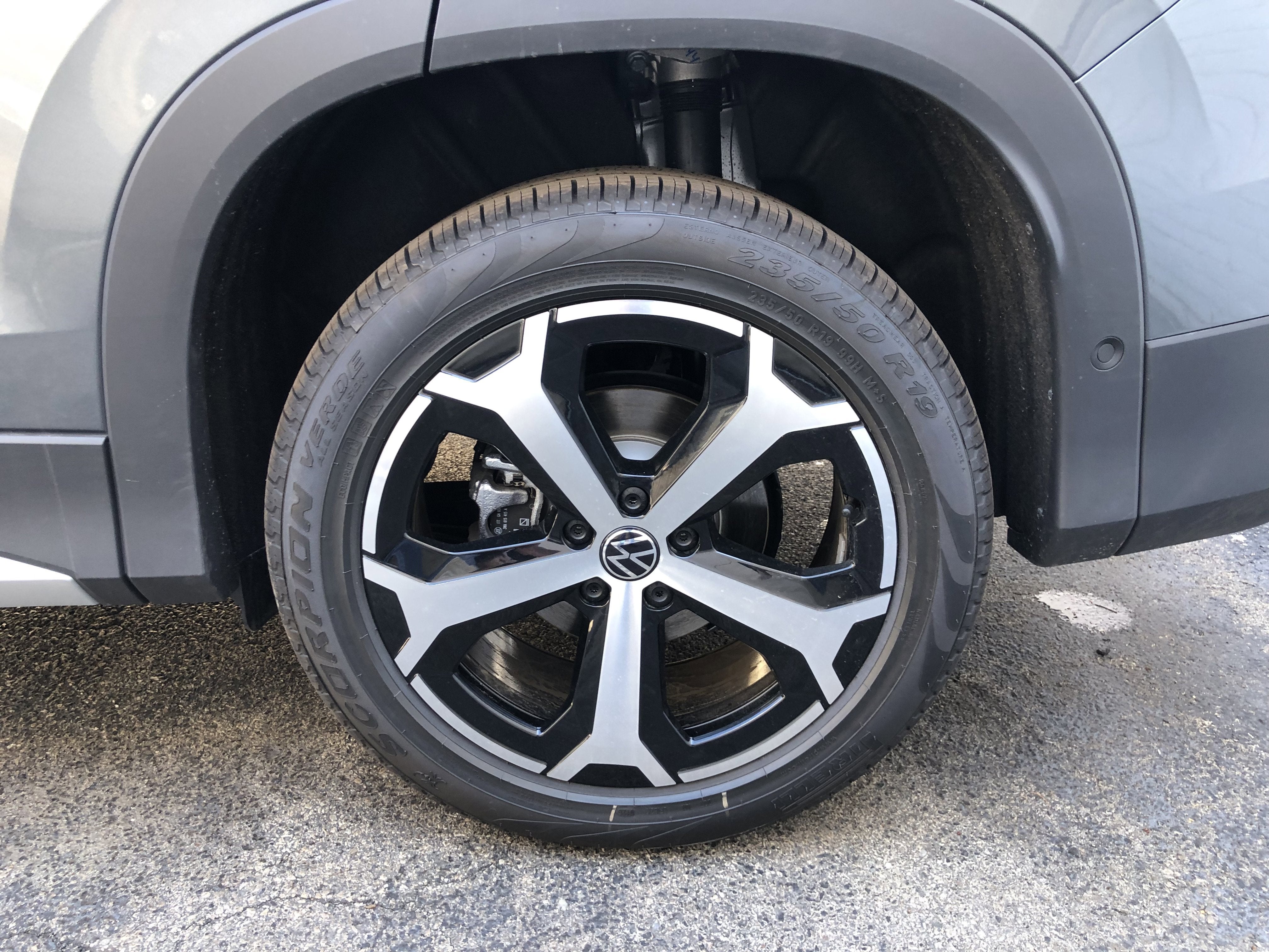 2026 Volkswagen Tiguan SE w/panoramic sunroof