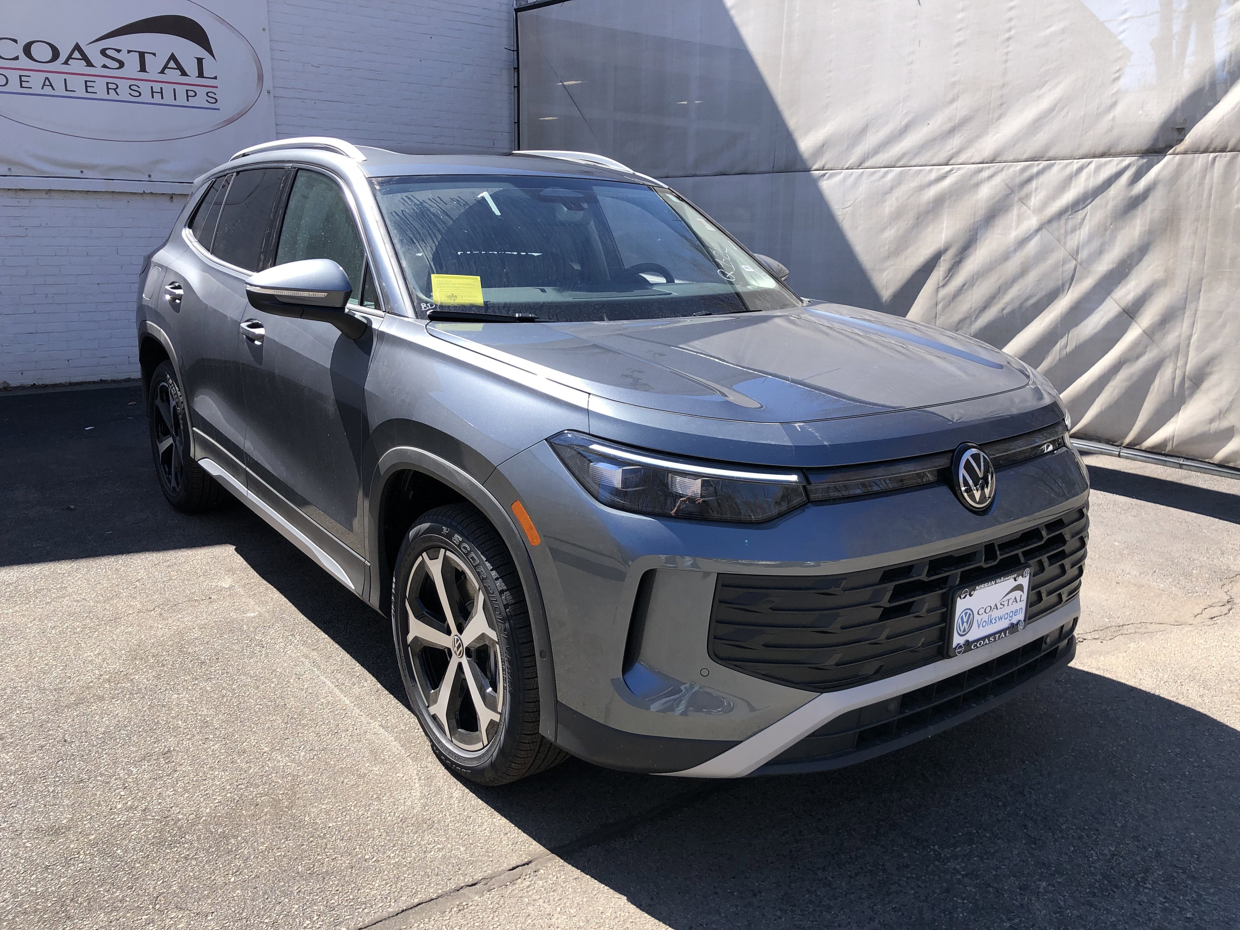 2026 Volkswagen Tiguan SE w/panoramic sunroof