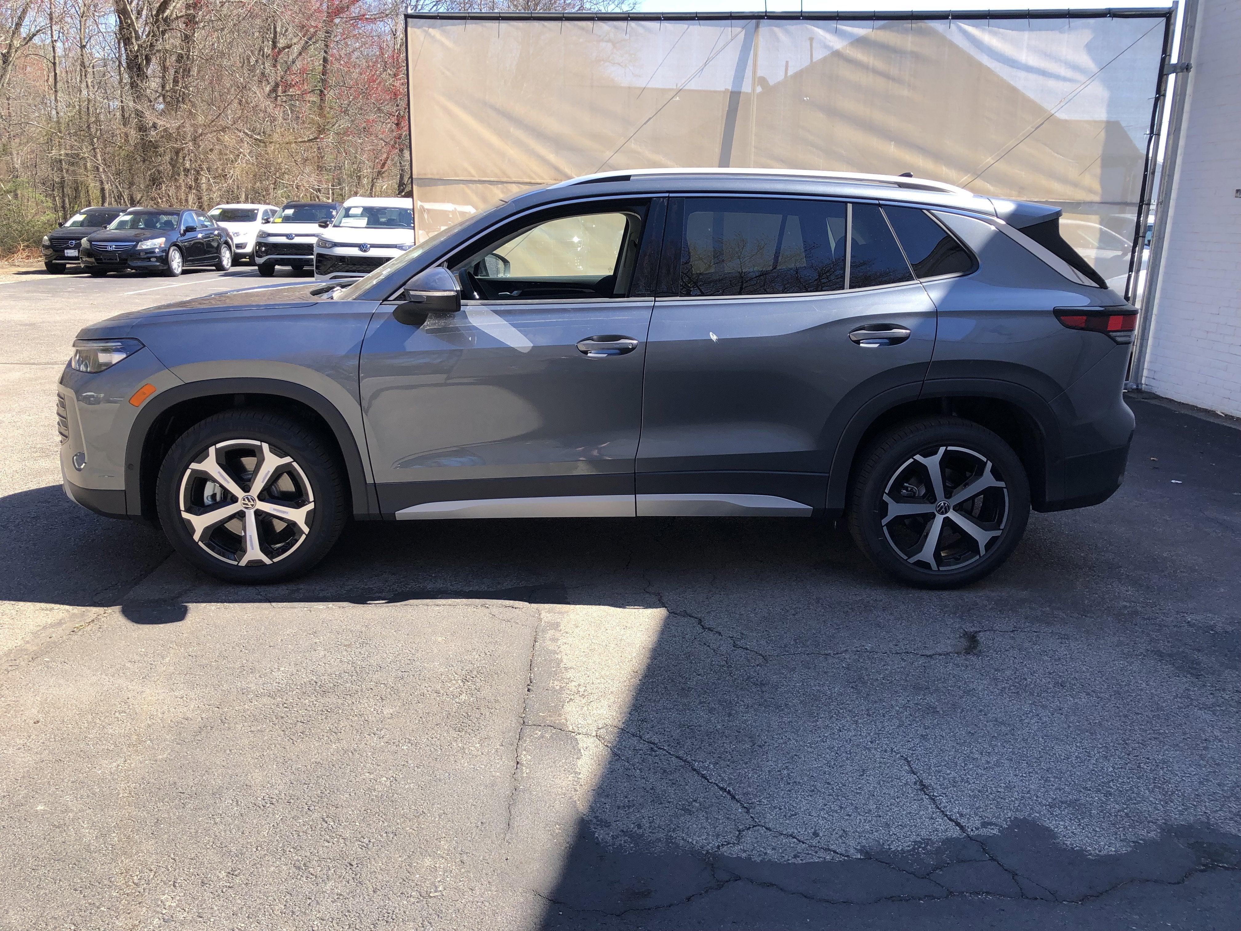 2026 Volkswagen Tiguan SE w/panoramic sunroof