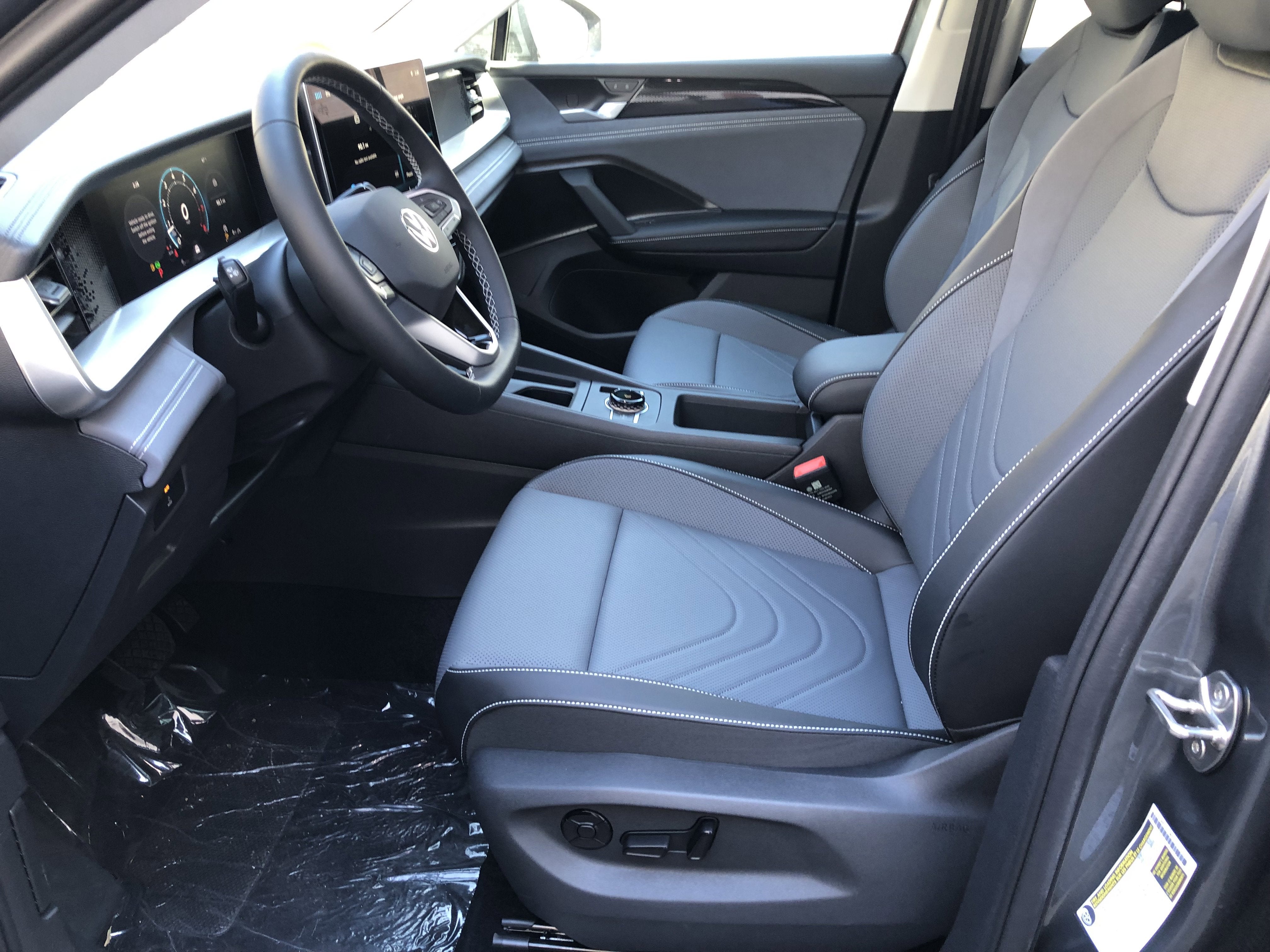 2026 Volkswagen Tiguan SE w/panoramic sunroof