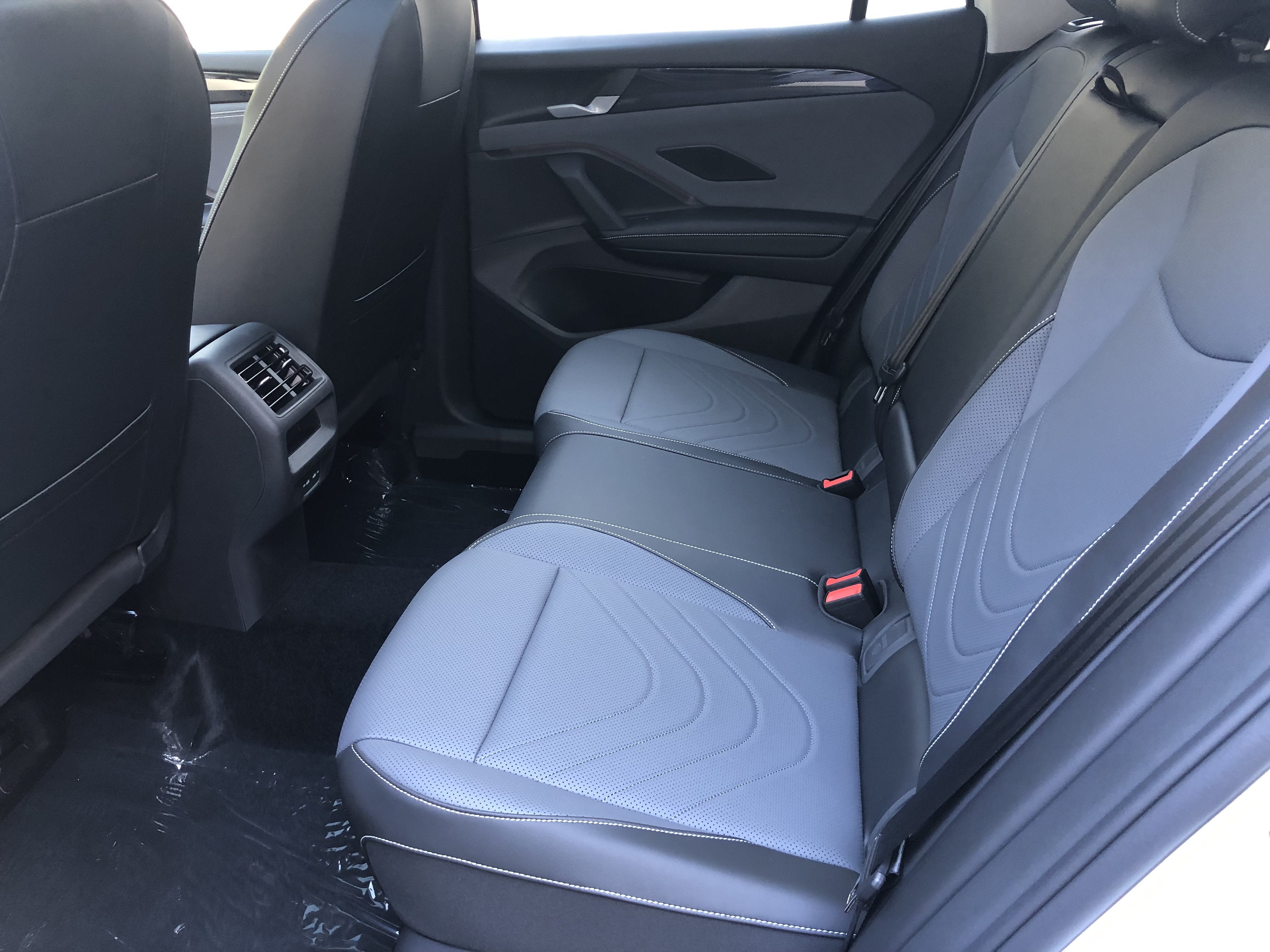 2026 Volkswagen Tiguan SE w/panoramic sunroof