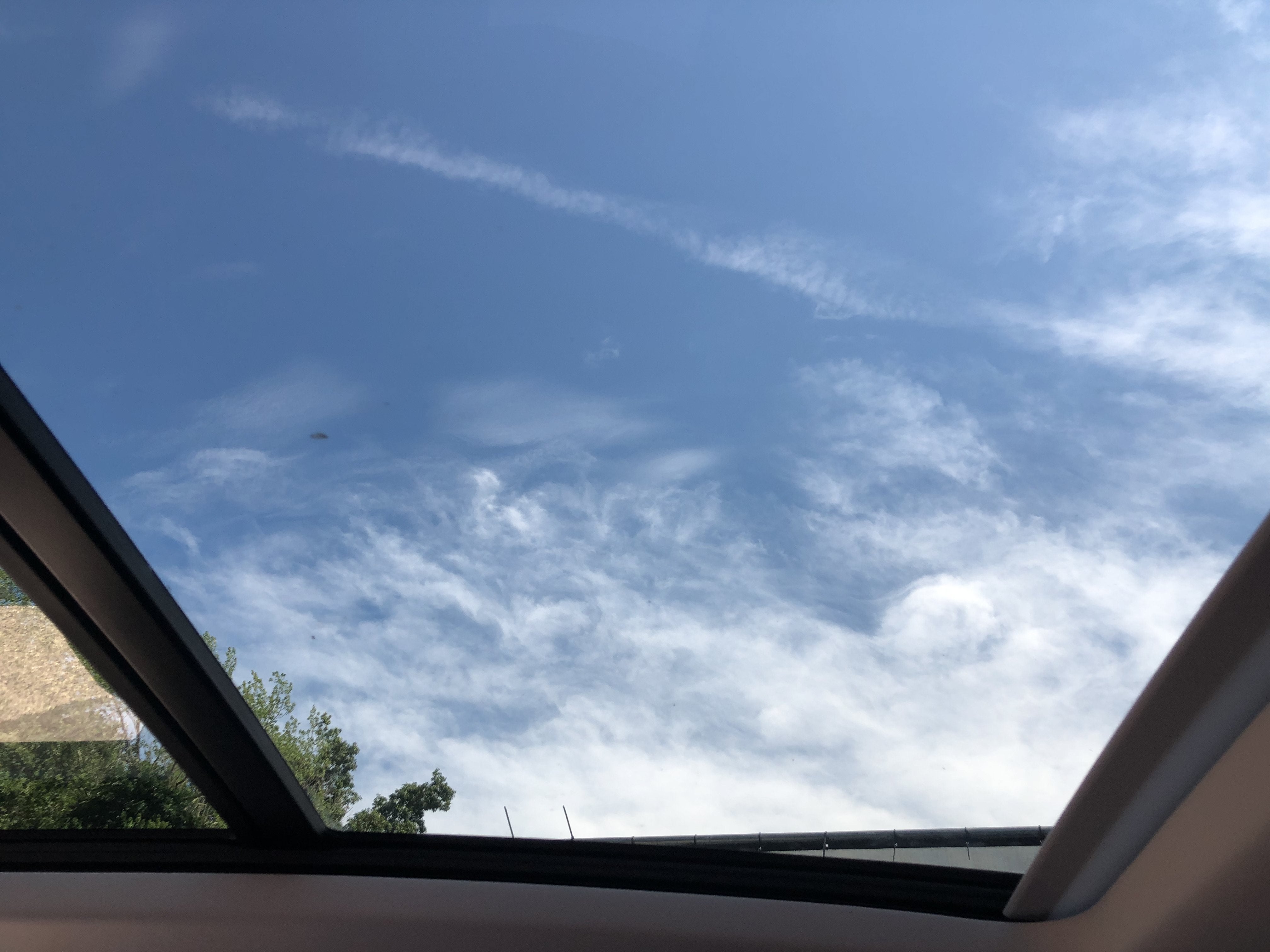 2026 Volkswagen Tiguan SE w/panoramic sunroof