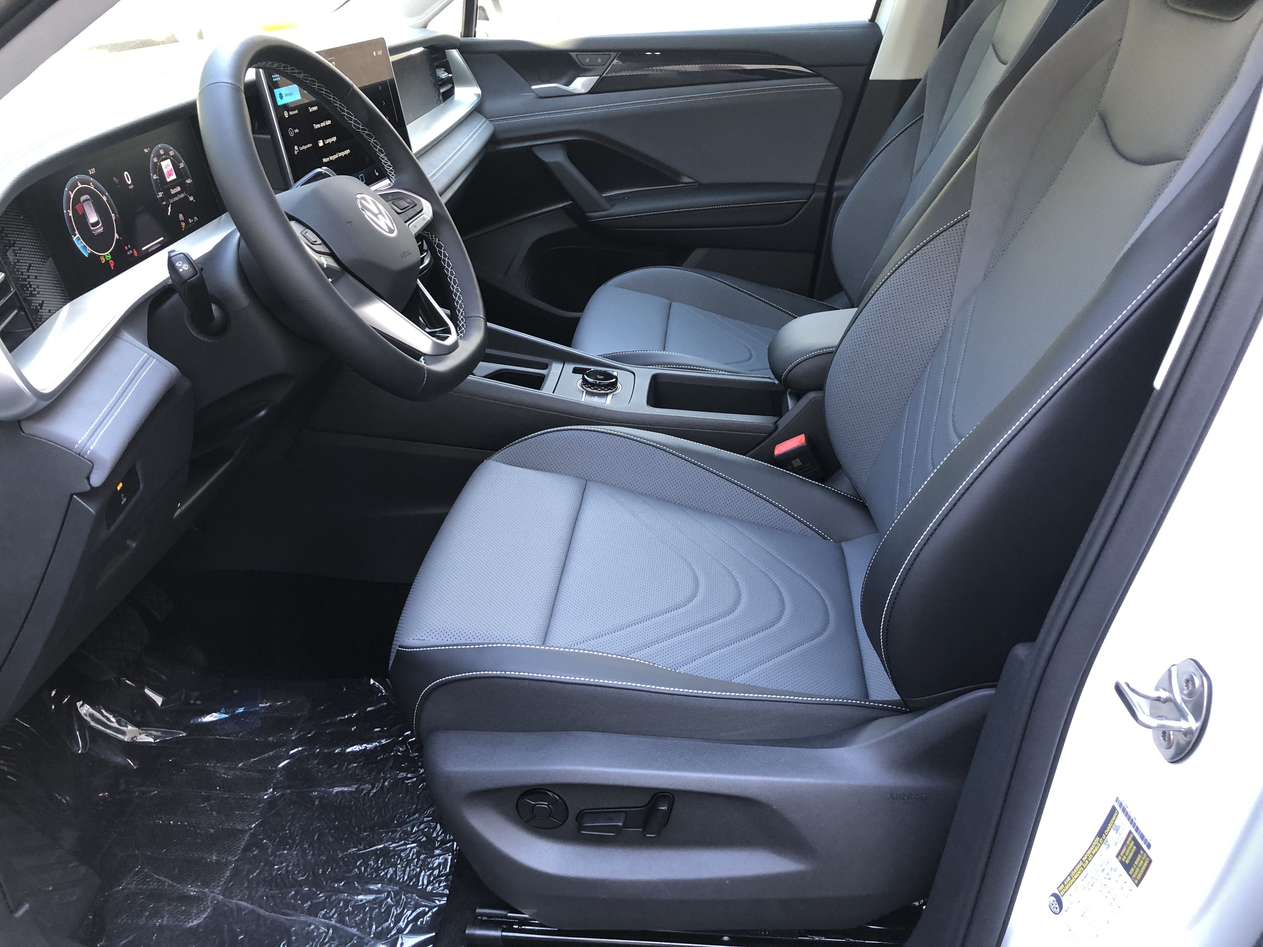 2026 Volkswagen Tiguan SE w/panoramic sunroof