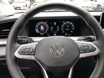 2026 Volkswagen Tiguan SE w/panoramic sunroof