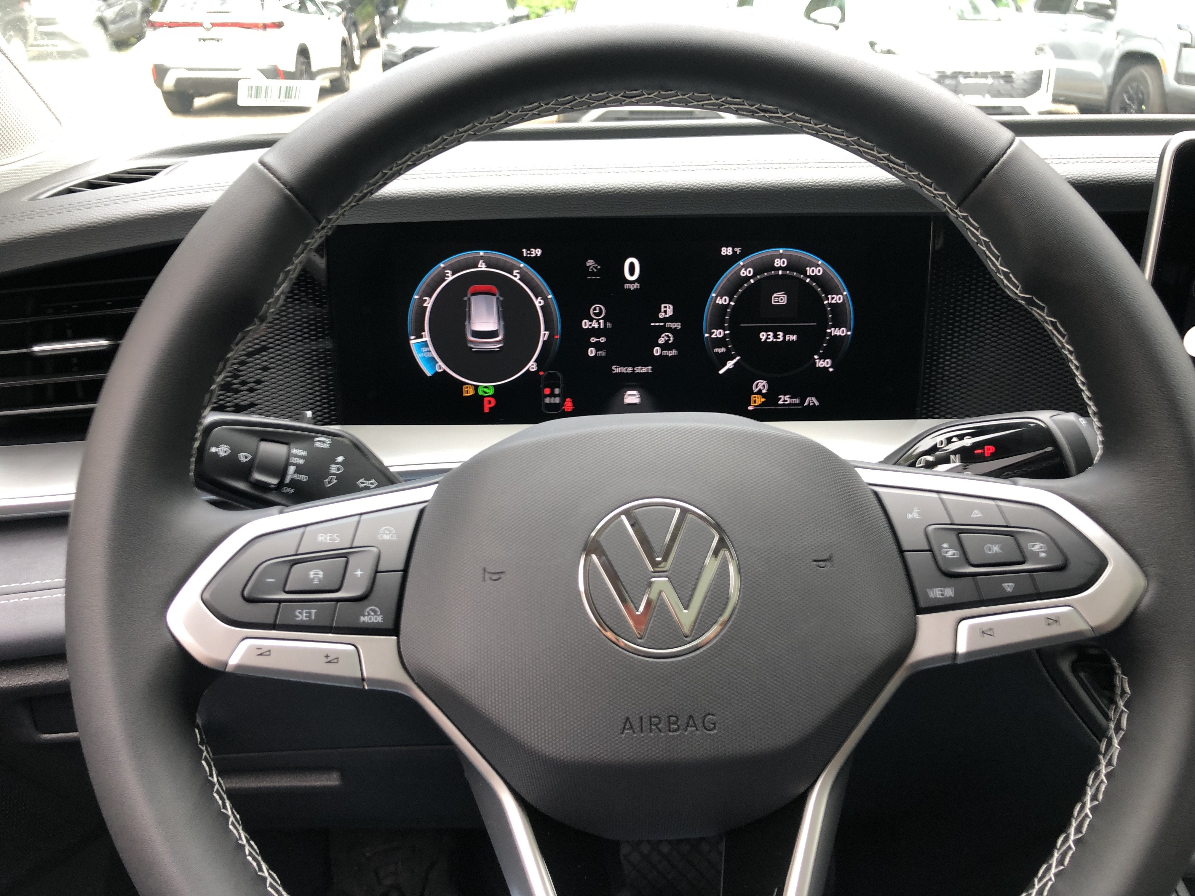 2026 Volkswagen Tiguan SE w/panoramic sunroof