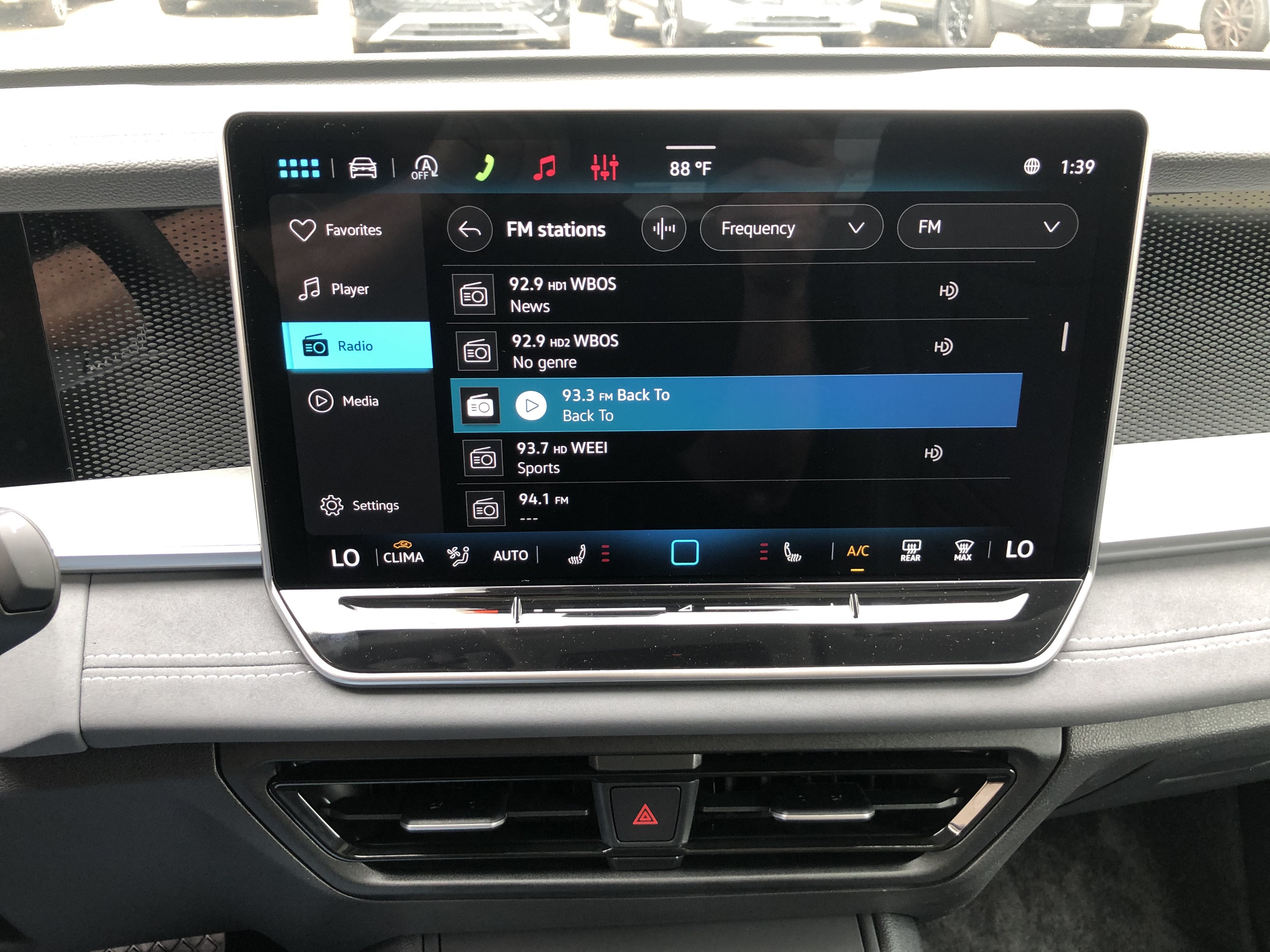 2026 Volkswagen Tiguan SE w/panoramic sunroof