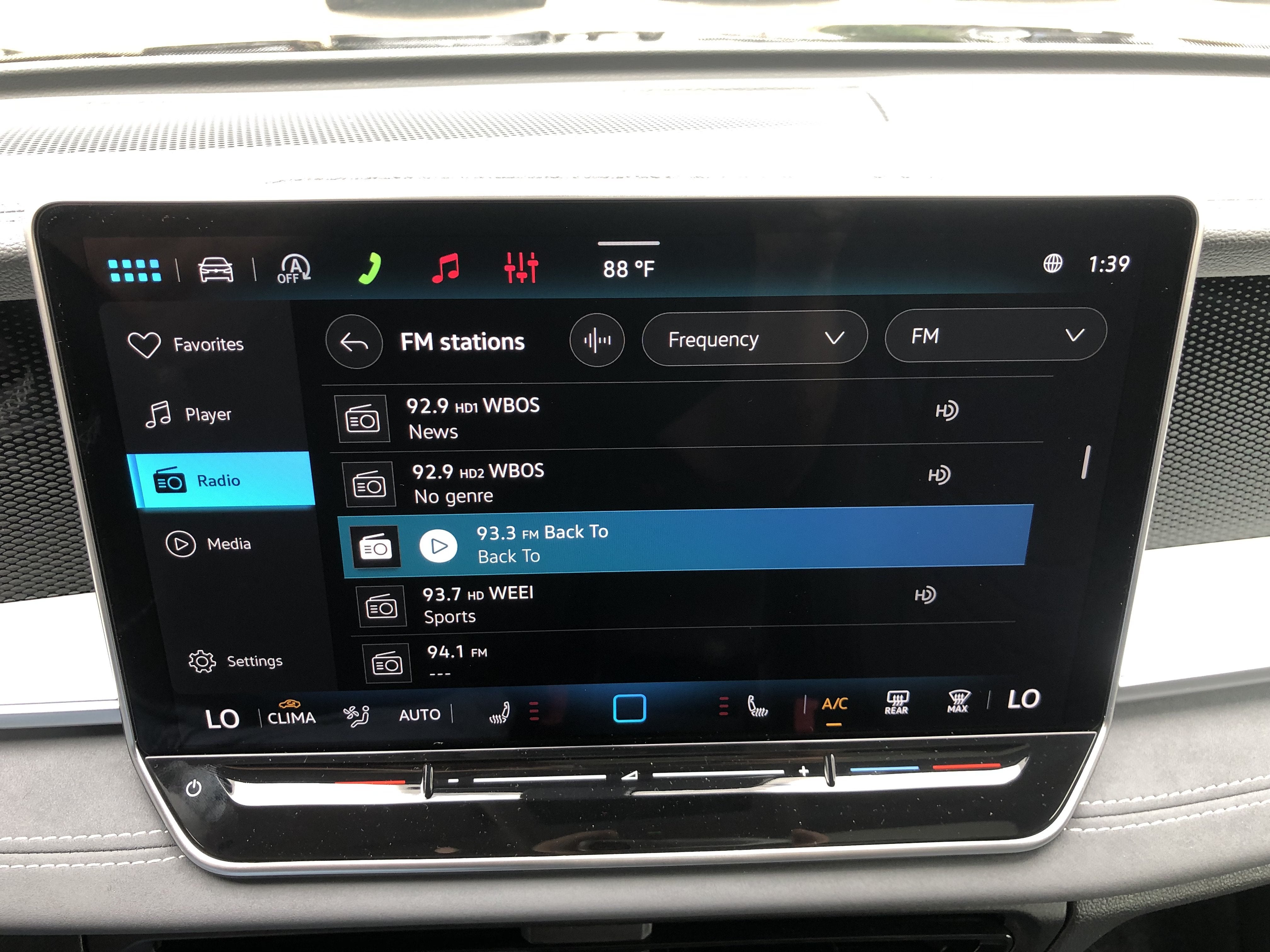 2026 Volkswagen Tiguan SE w/panoramic sunroof