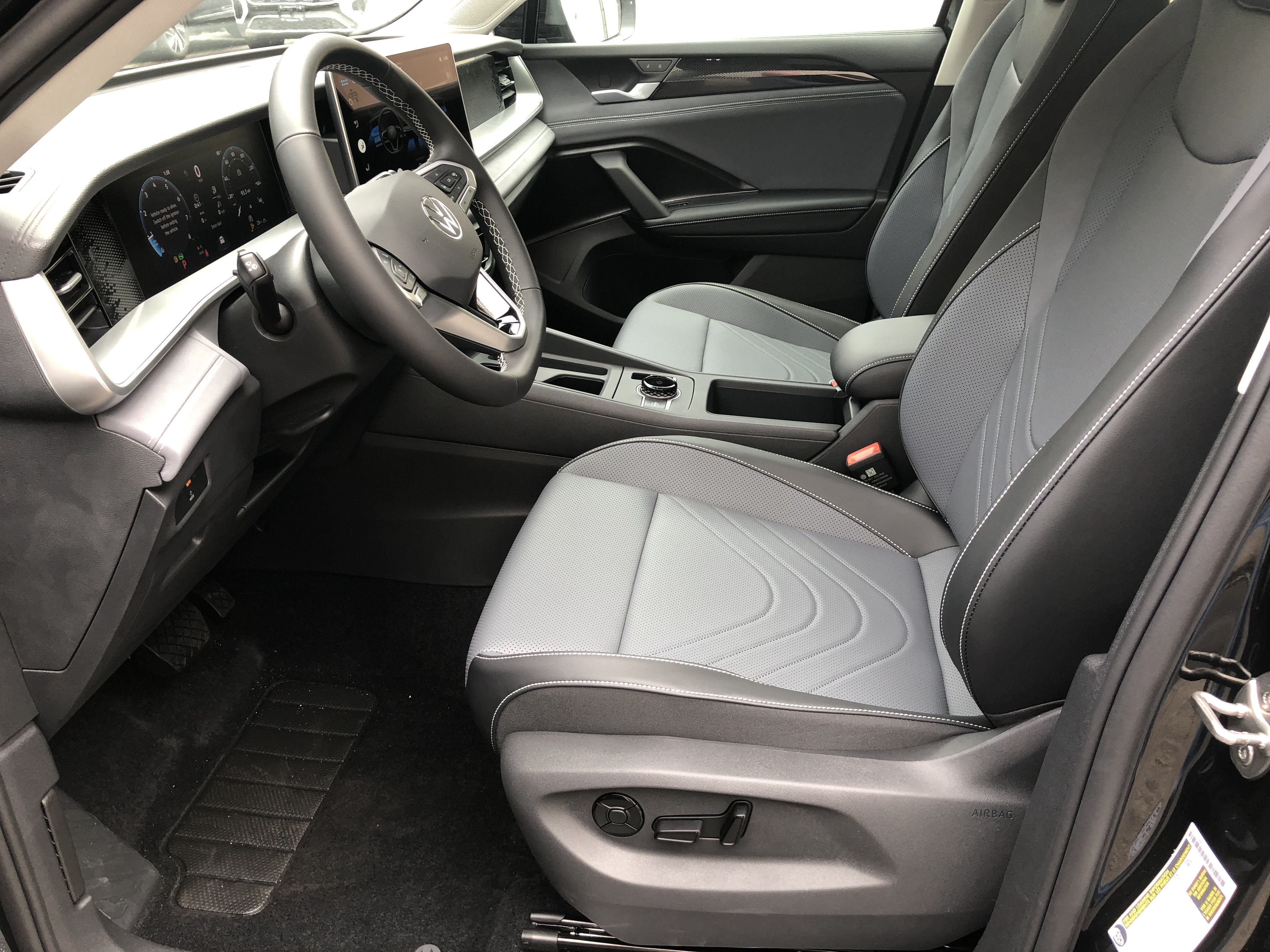 2026 Volkswagen Tiguan SE w/panoramic sunroof