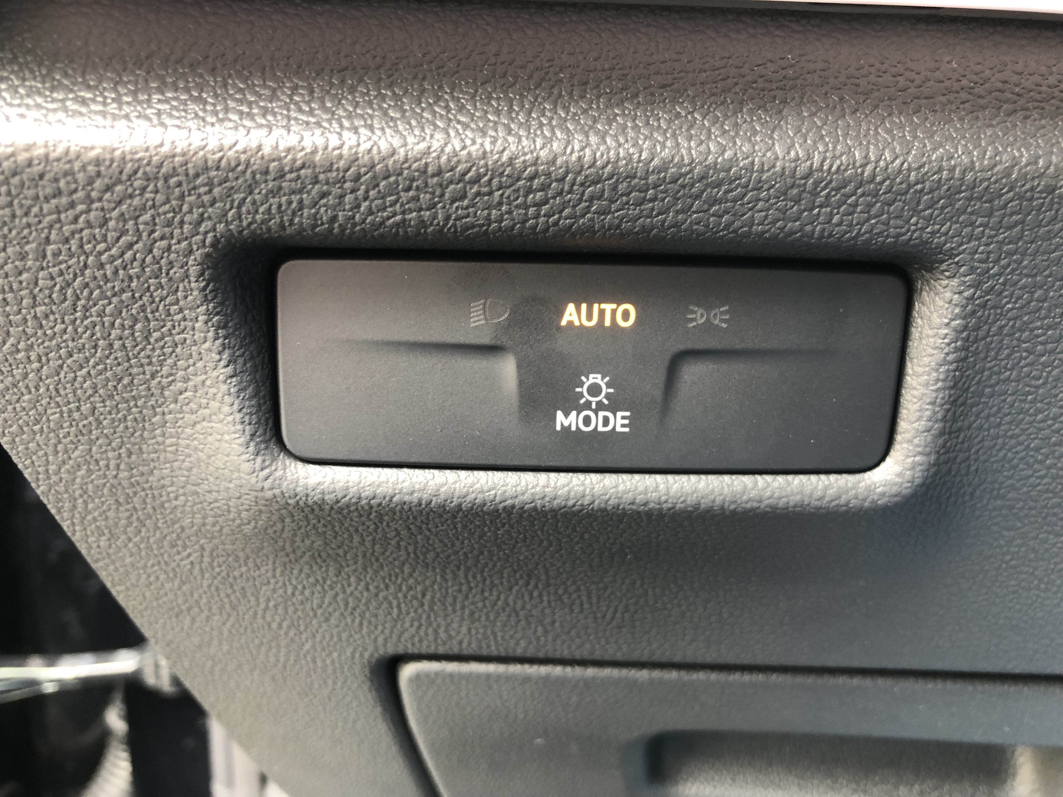 2026 Volkswagen Tiguan SE w/panoramic sunroof