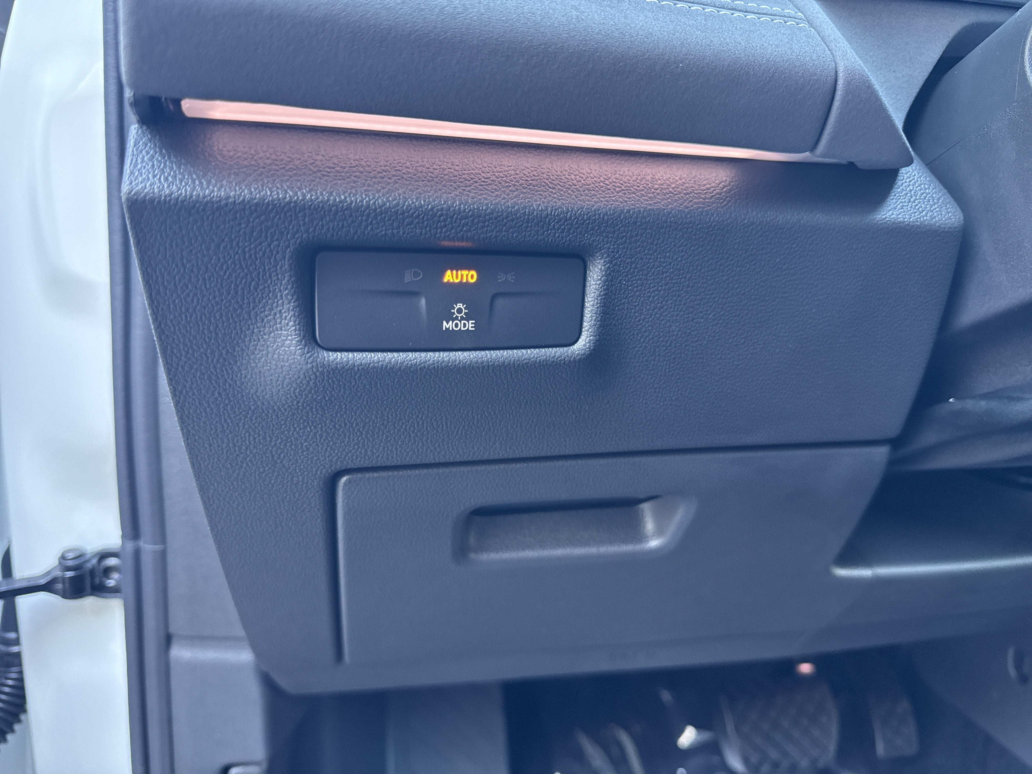 2026 Volkswagen Tiguan SE w/panoramic sunroof