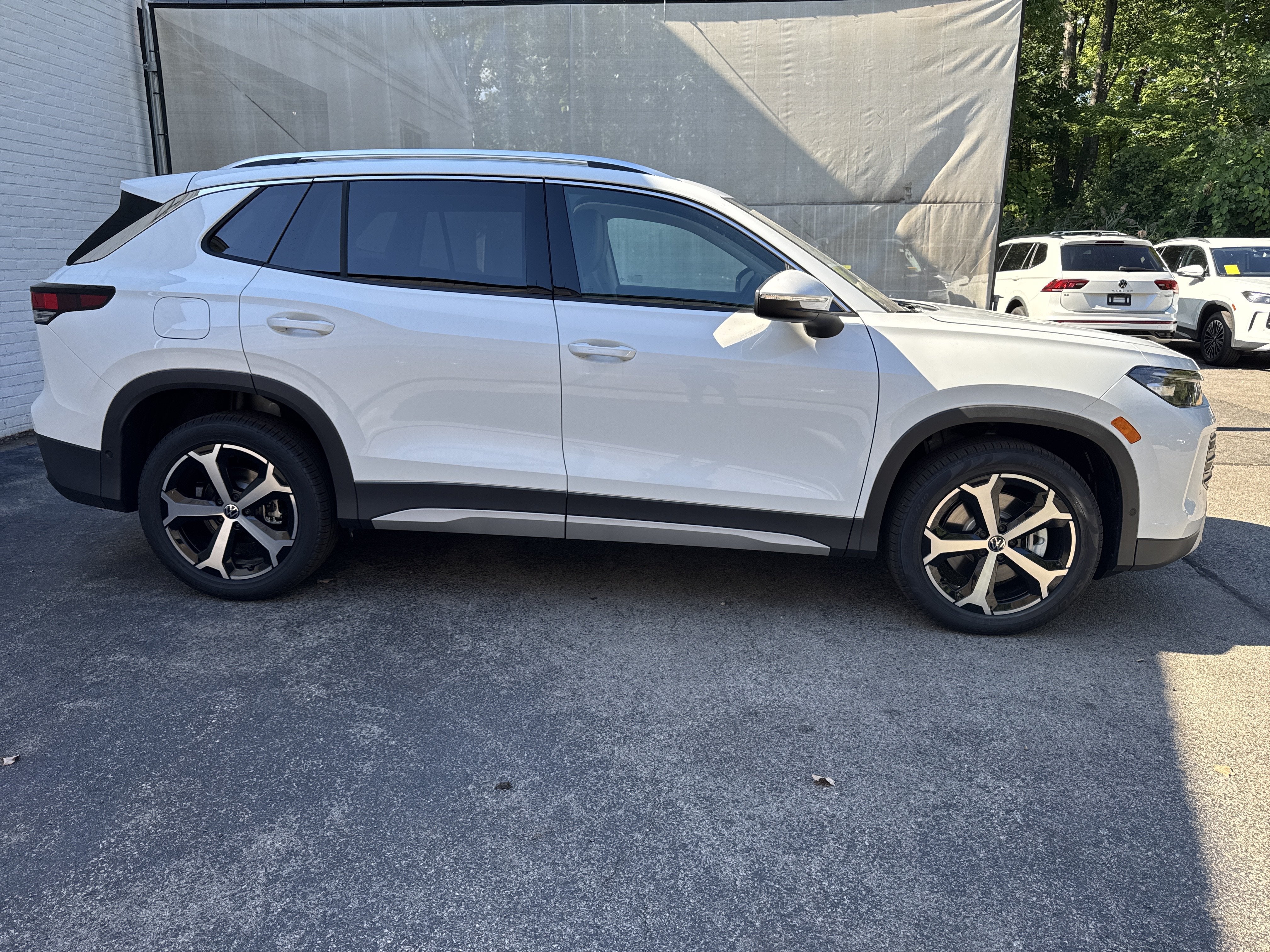 2026 Volkswagen Tiguan SE w/panoramic sunroof