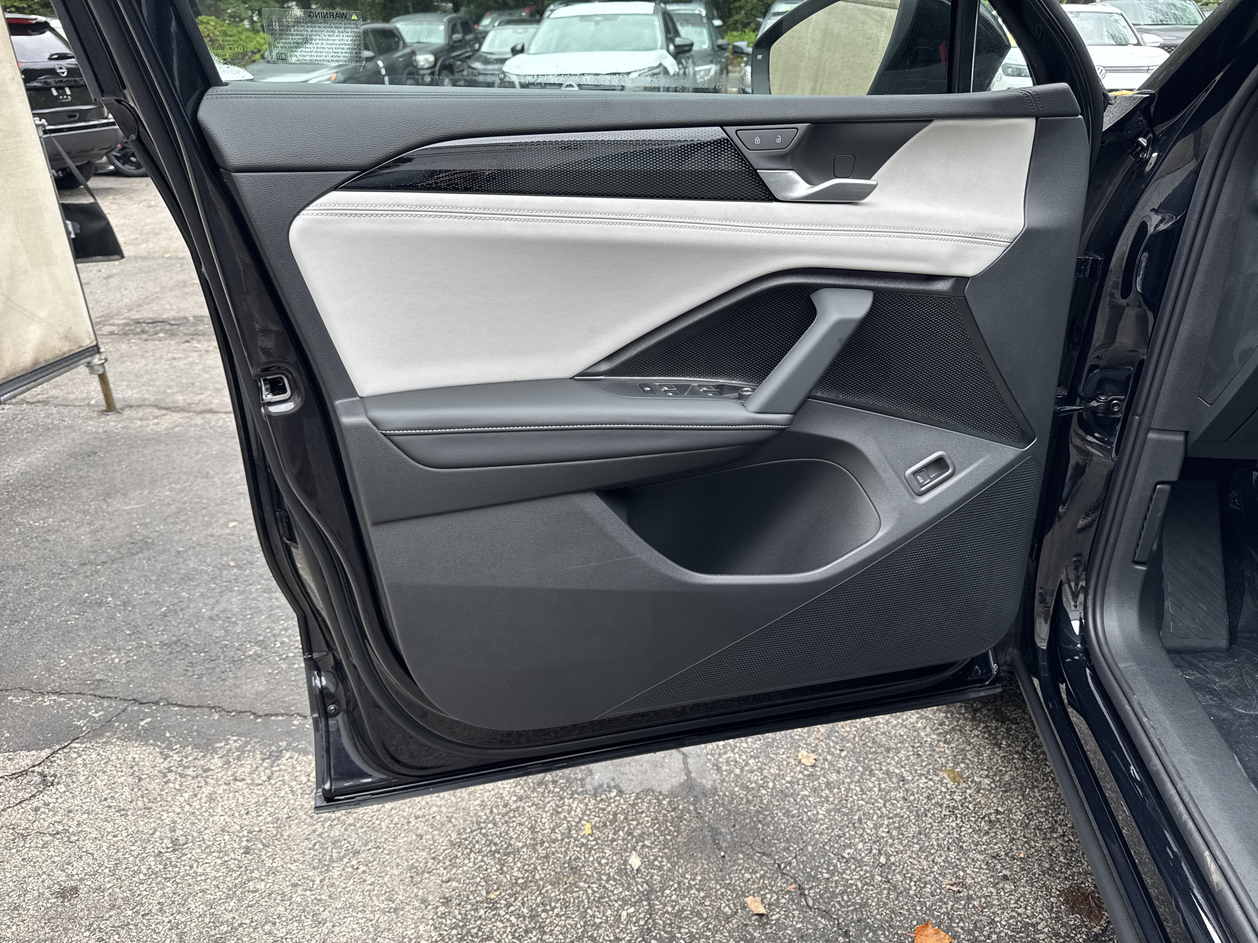 2026 Volkswagen Tiguan SE w/panoramic sunroof