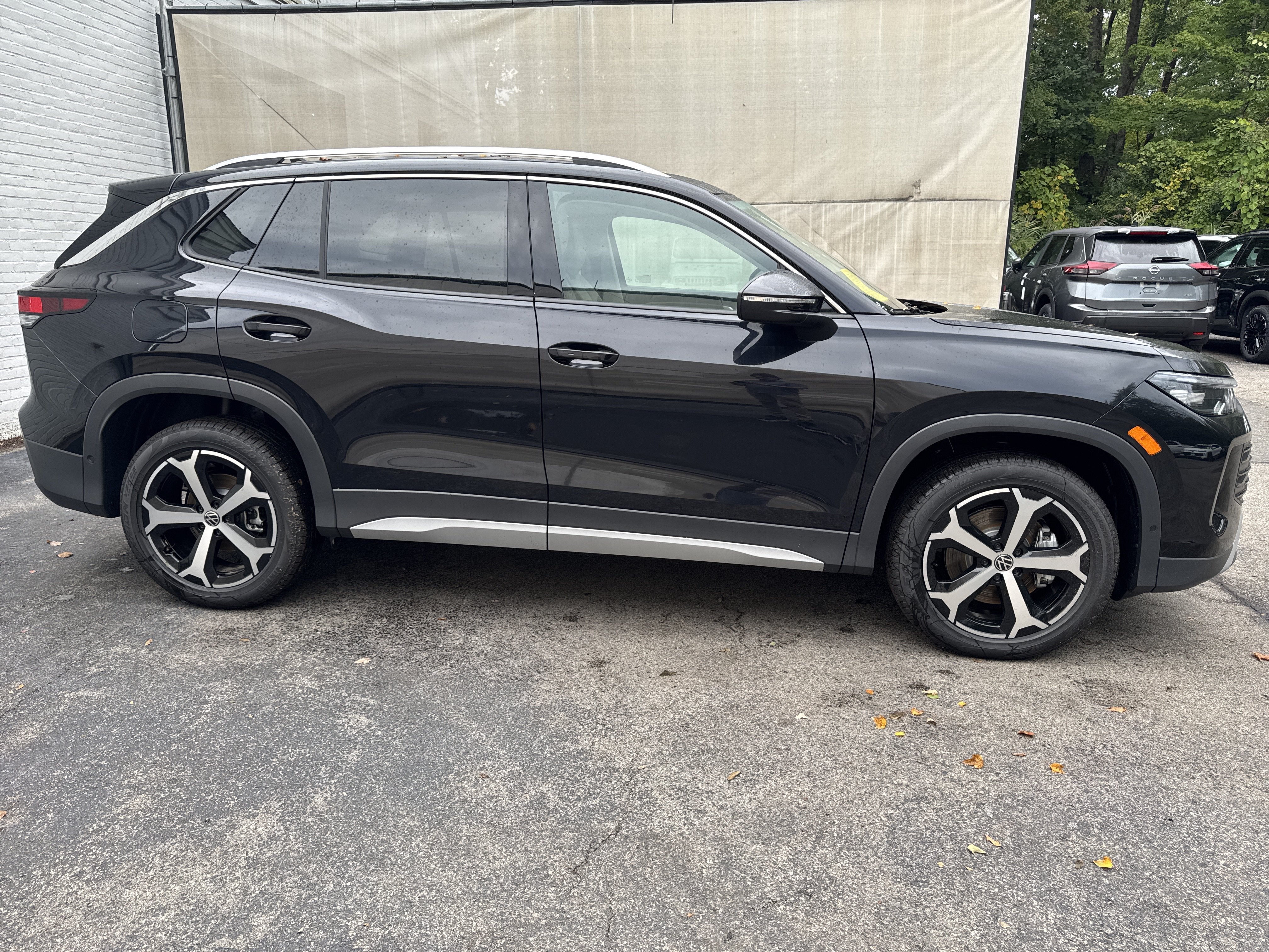 2026 Volkswagen Tiguan SE w/panoramic sunroof