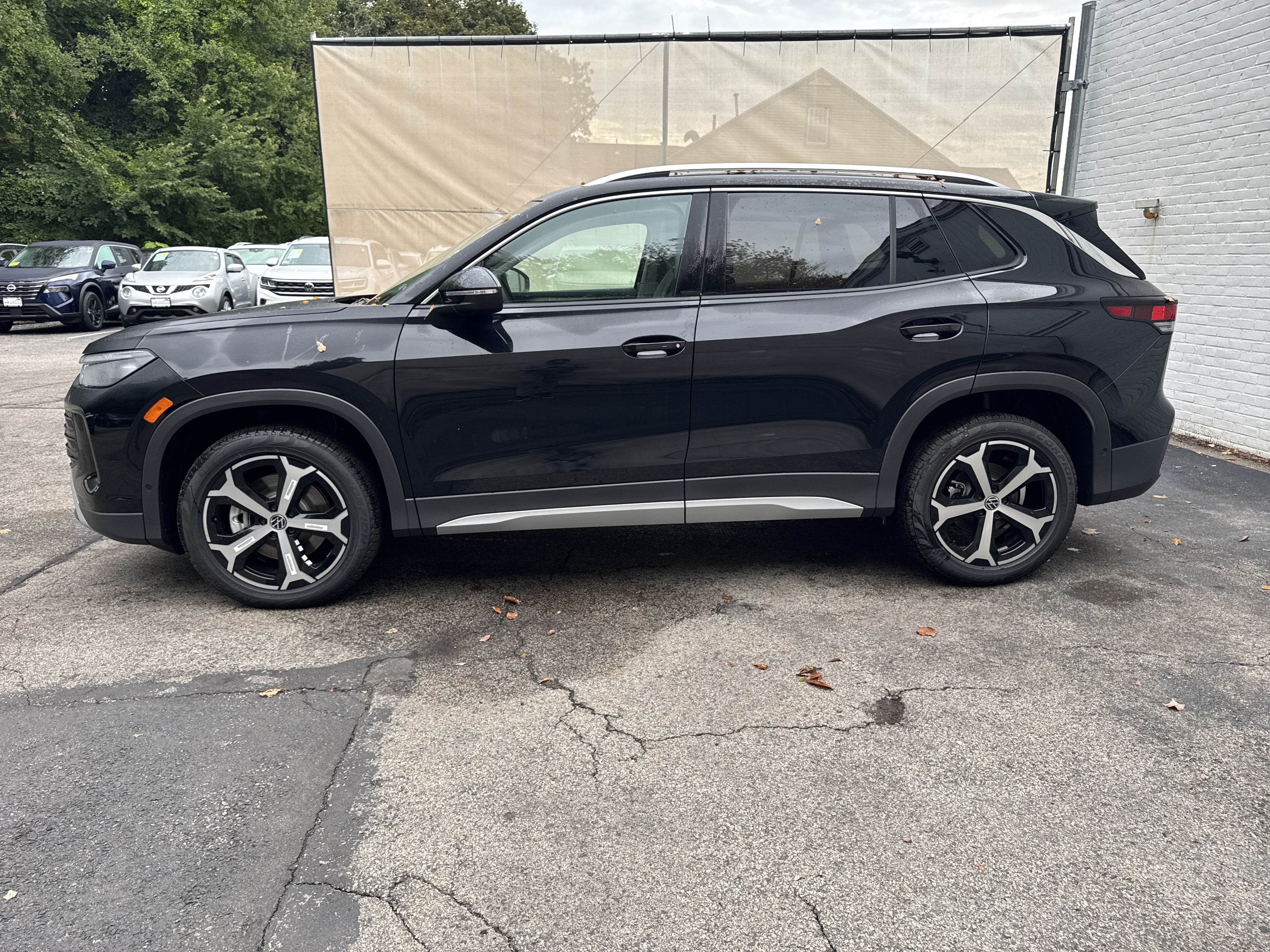 2026 Volkswagen Tiguan SE w/panoramic sunroof