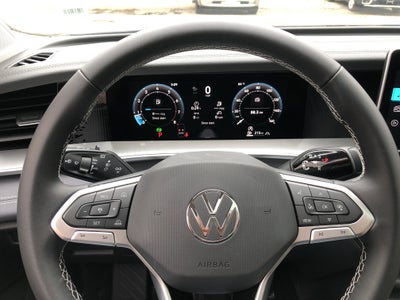 2026 Volkswagen Tiguan SE w/panoramic sunroof