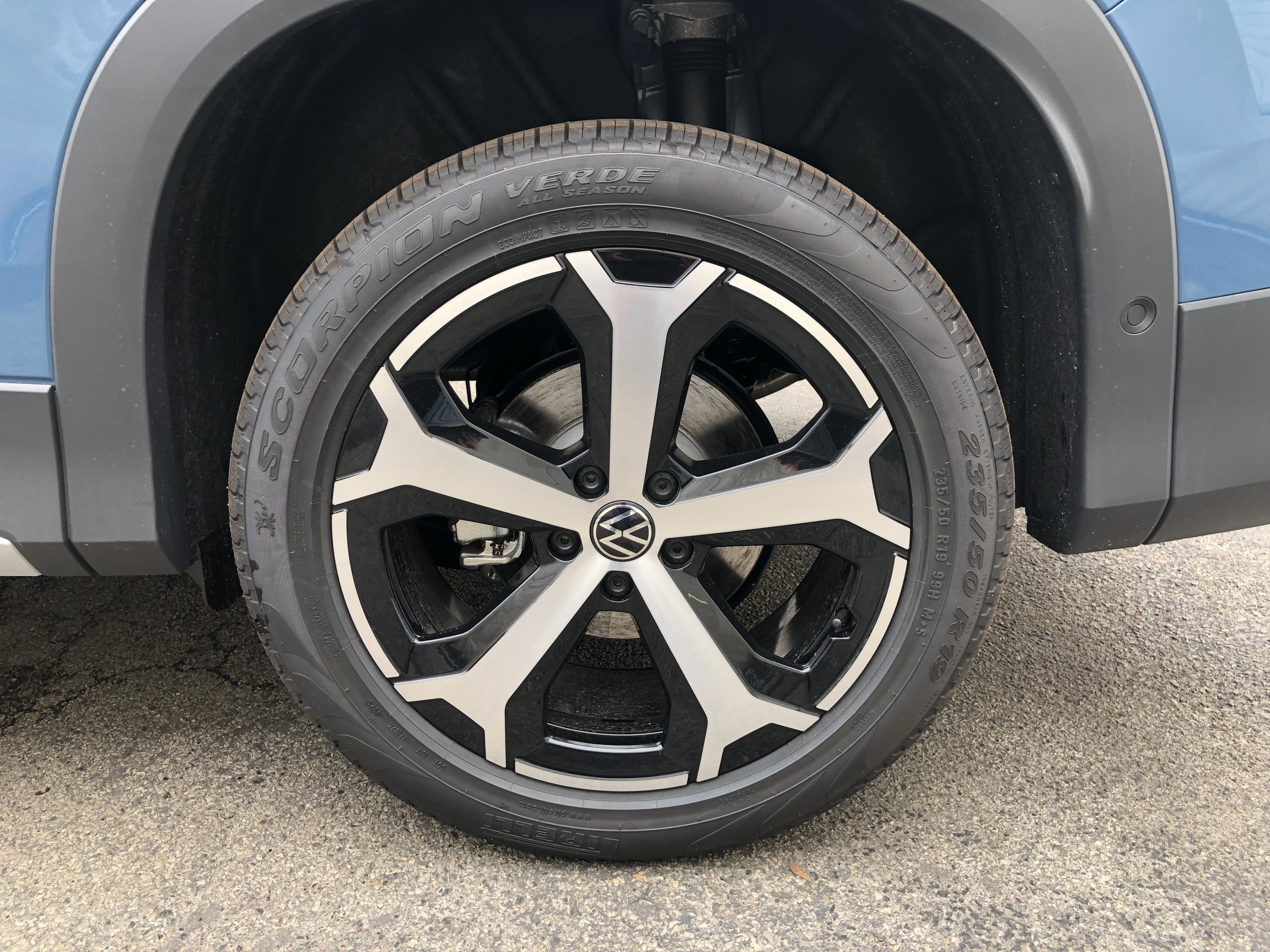 2026 Volkswagen Tiguan SE w/panoramic sunroof