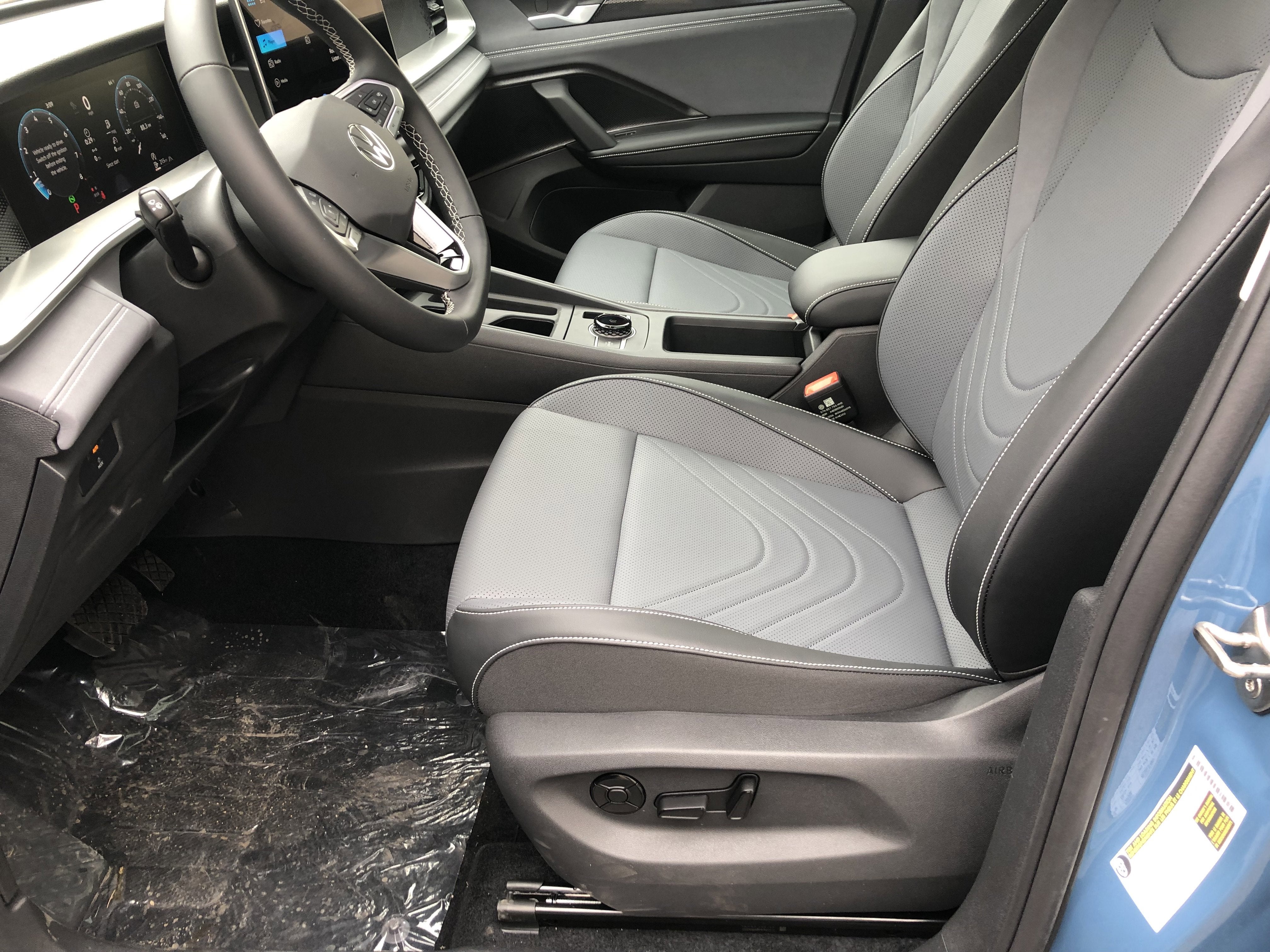 2026 Volkswagen Tiguan SE w/panoramic sunroof