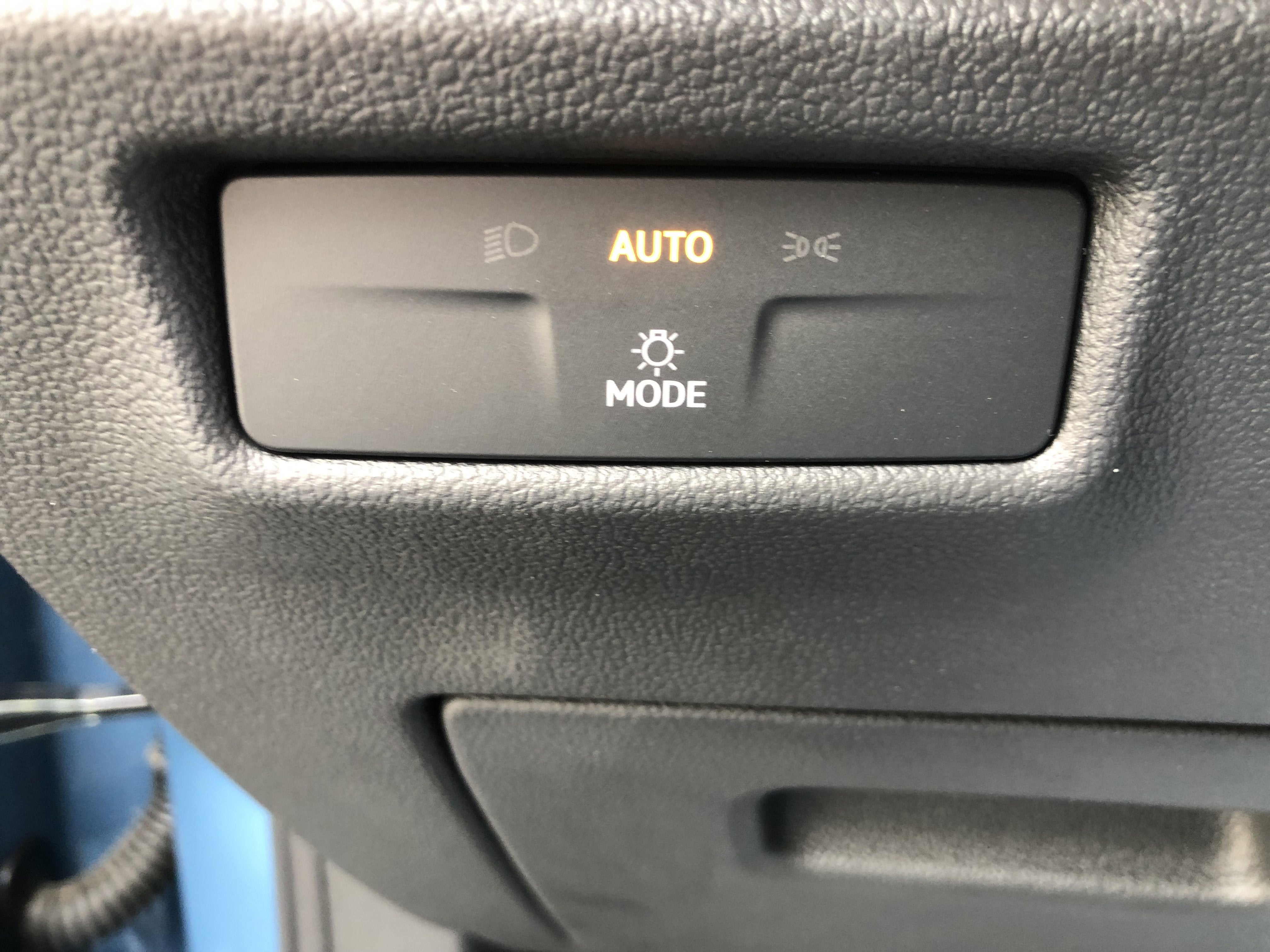 2026 Volkswagen Tiguan SE w/panoramic sunroof