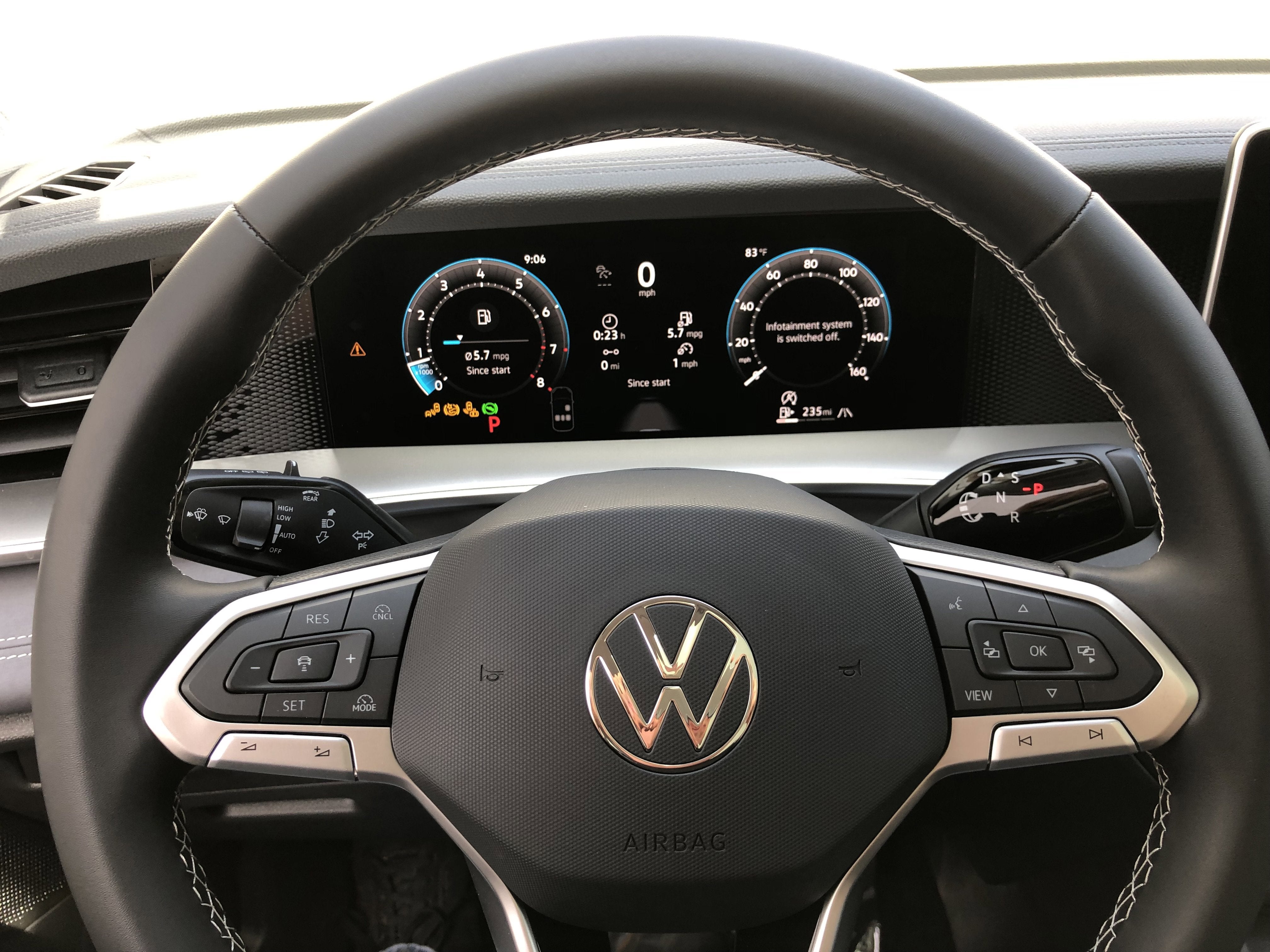 2026 Volkswagen Tiguan SE w/panoramic sunroof
