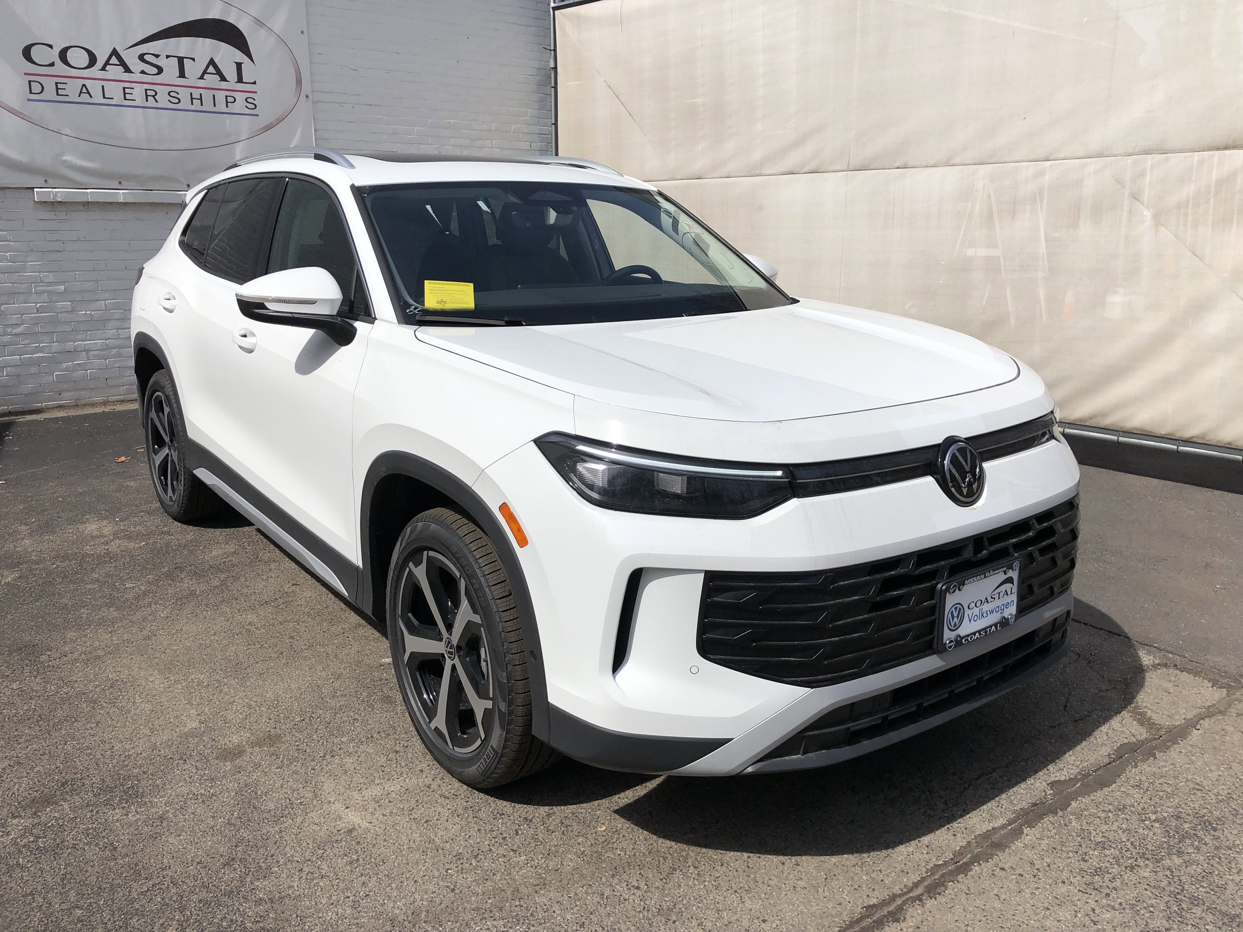 2026 Volkswagen Tiguan SE w/panoramic sunroof