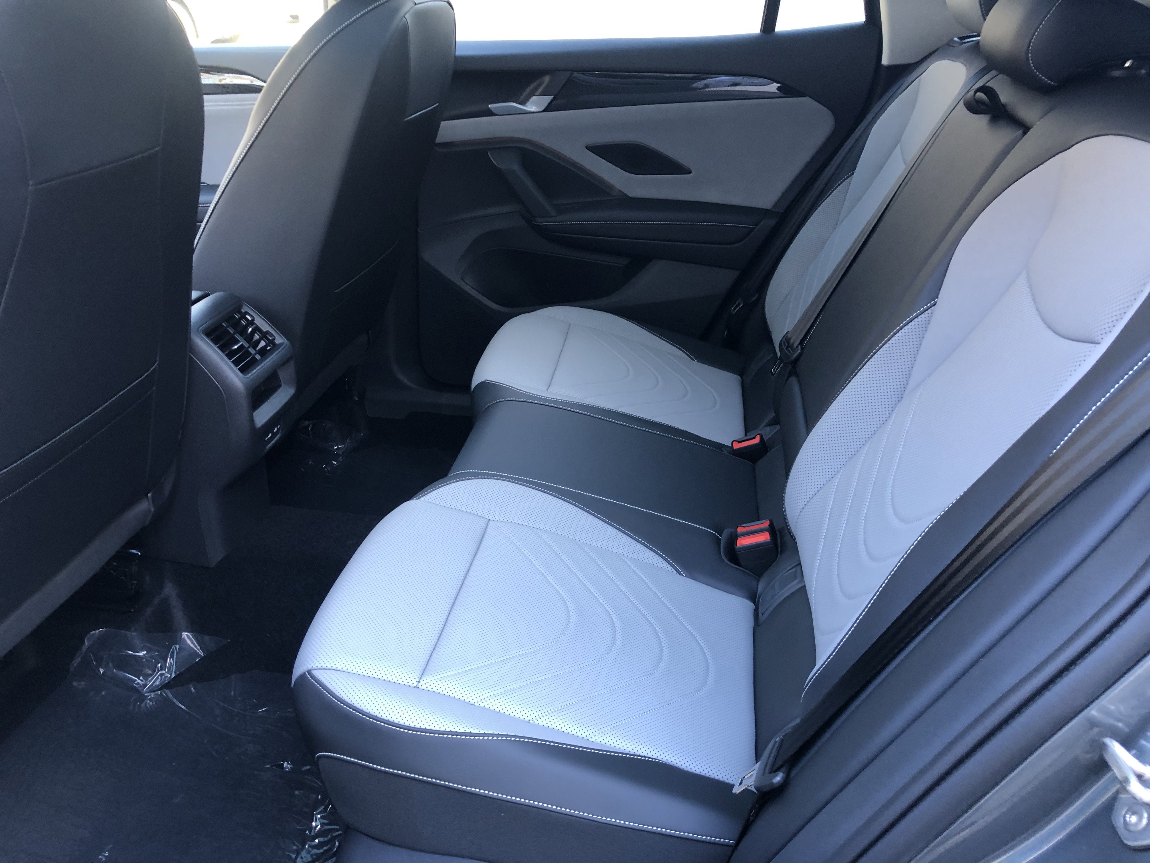 2026 Volkswagen Tiguan SE w/panoramic sunroof