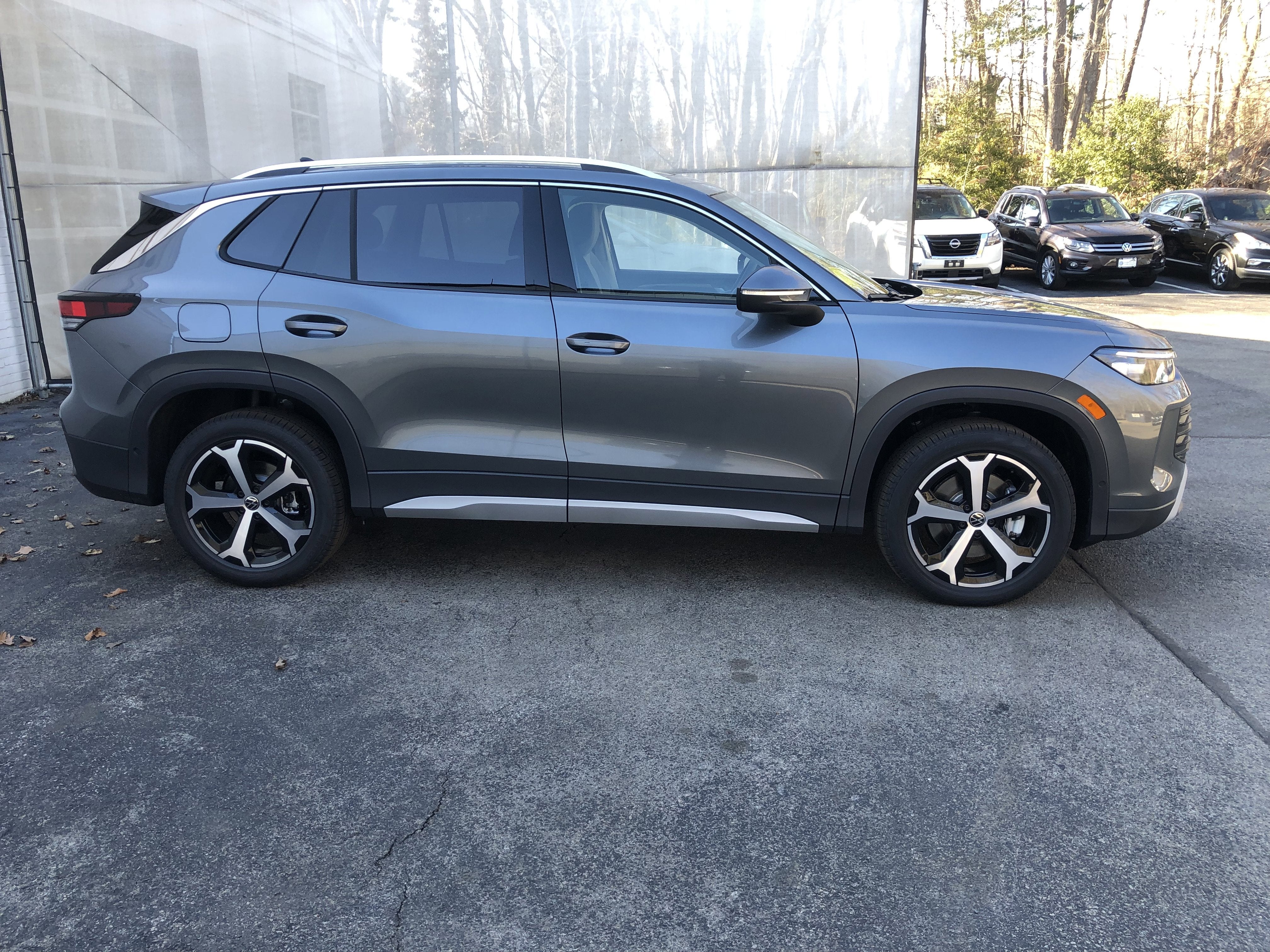 2026 Volkswagen Tiguan SE w/panoramic sunroof