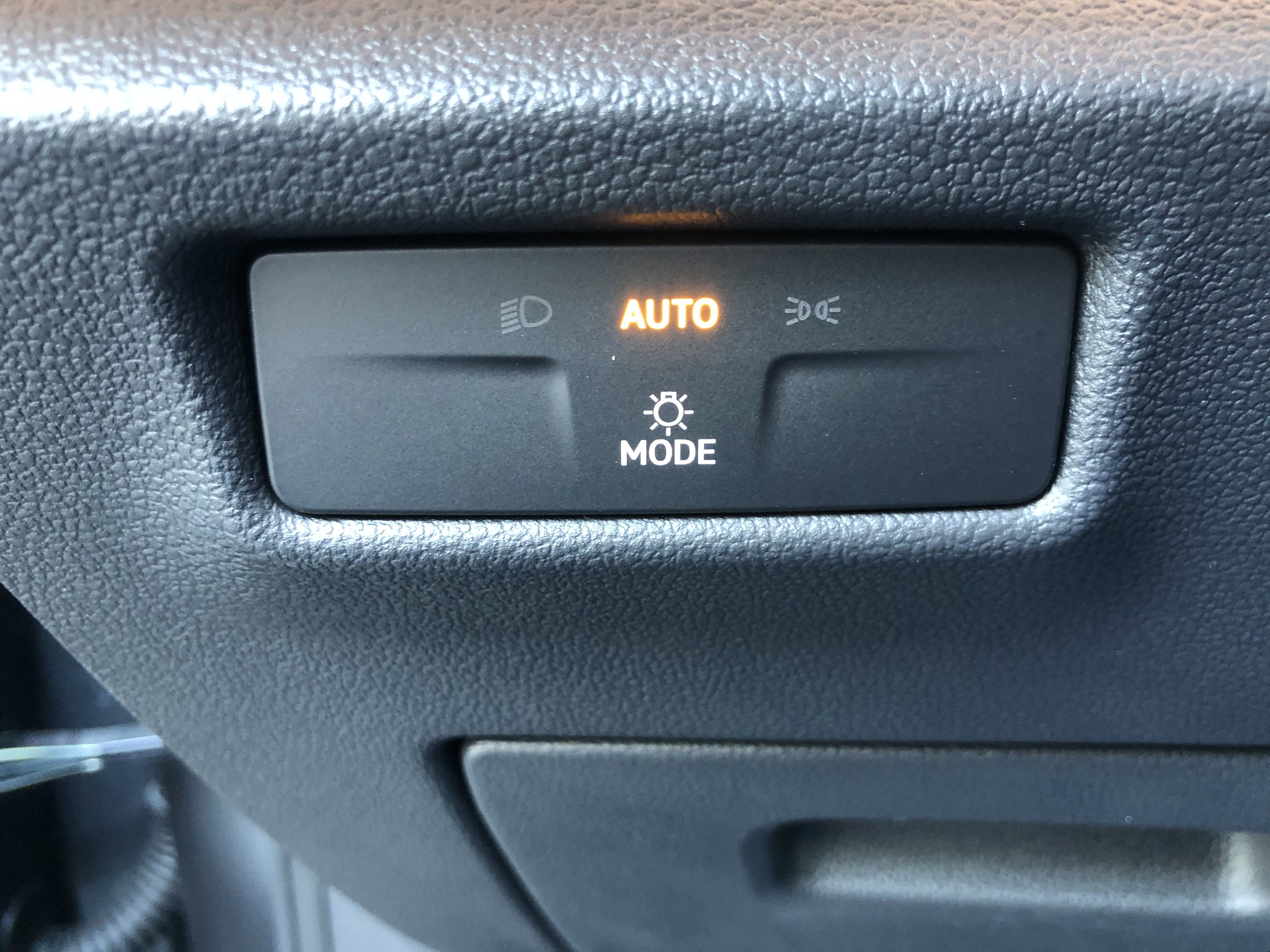 2026 Volkswagen Tiguan SE w/panoramic sunroof