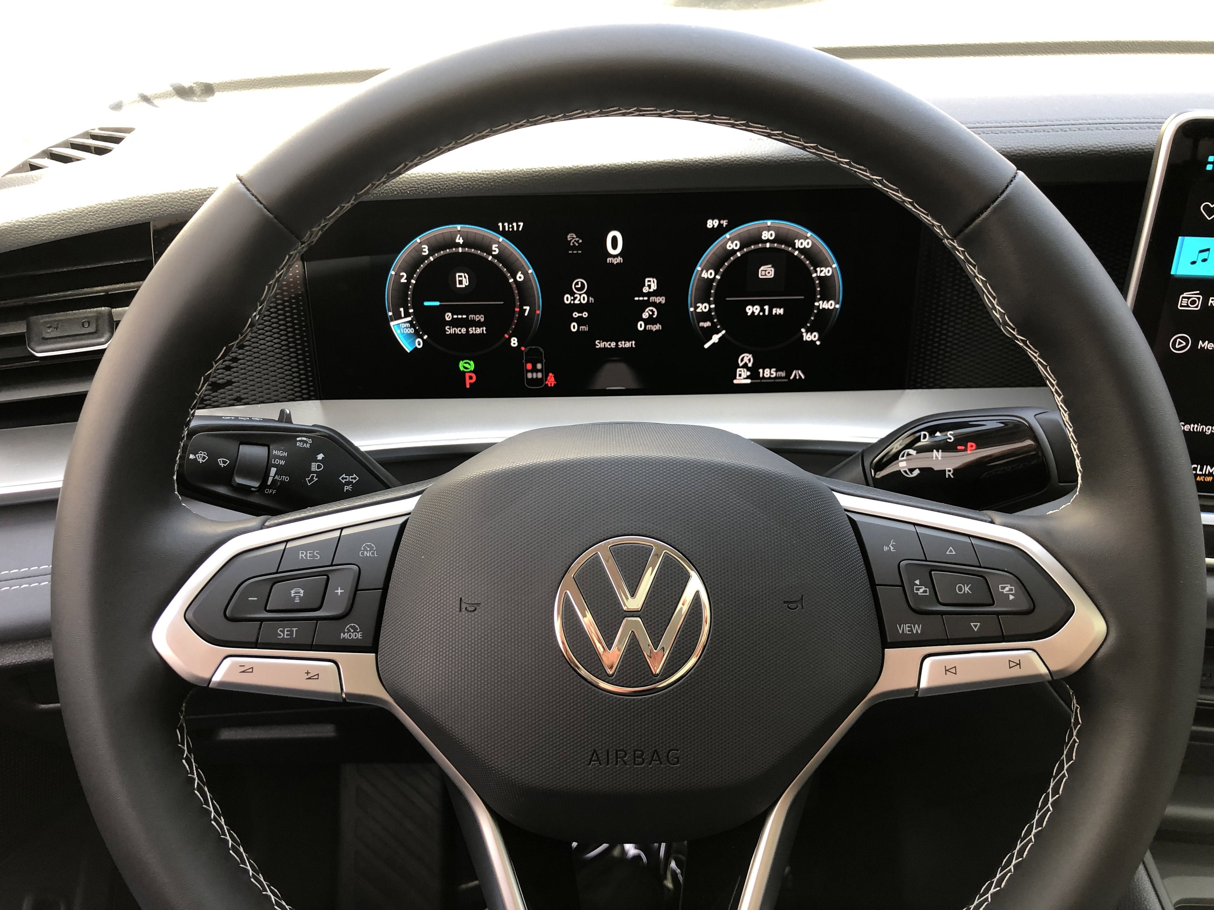 2026 Volkswagen Tiguan SE w/panoramic sunroof