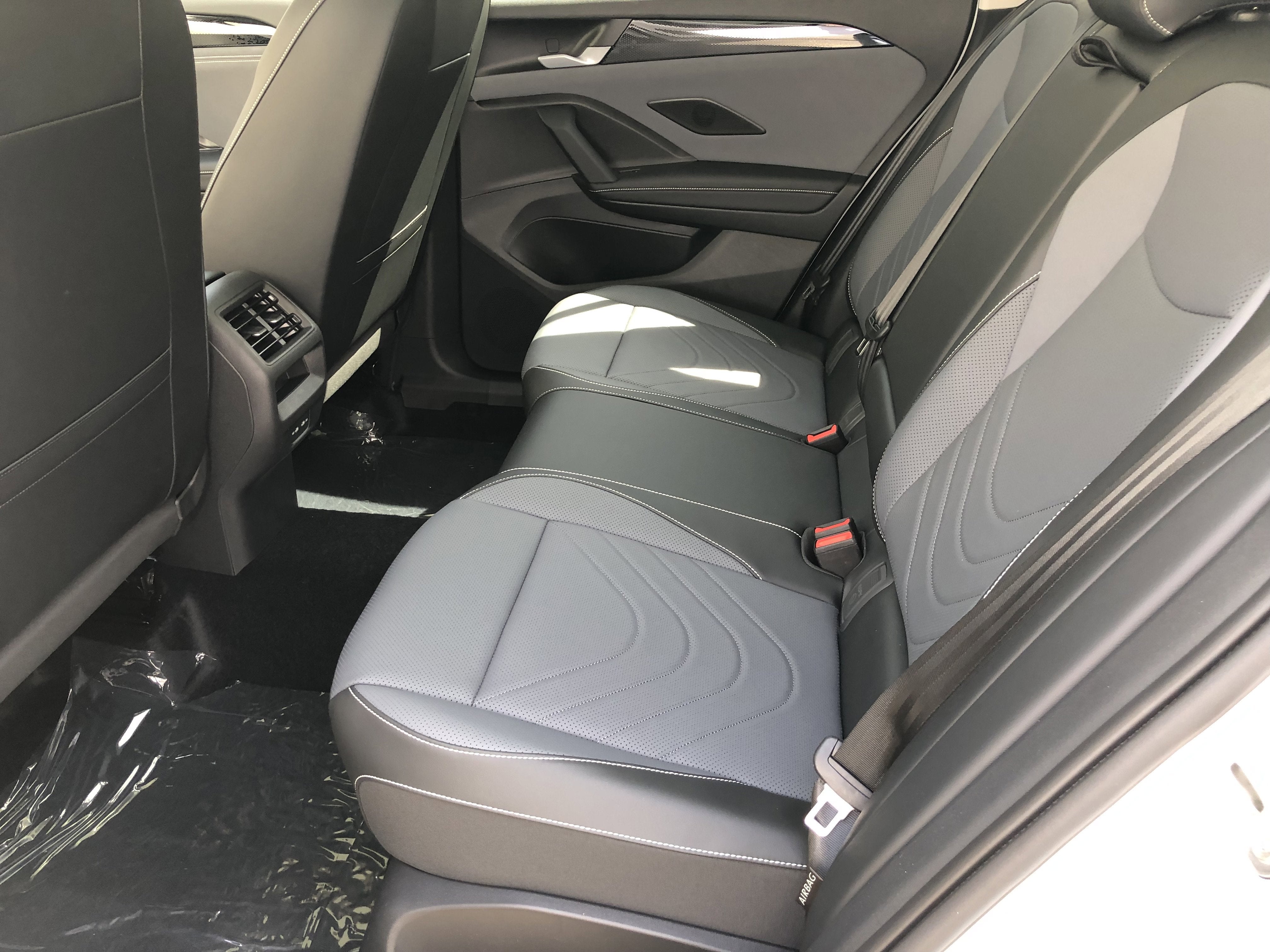 2026 Volkswagen Tiguan SE w/panoramic sunroof