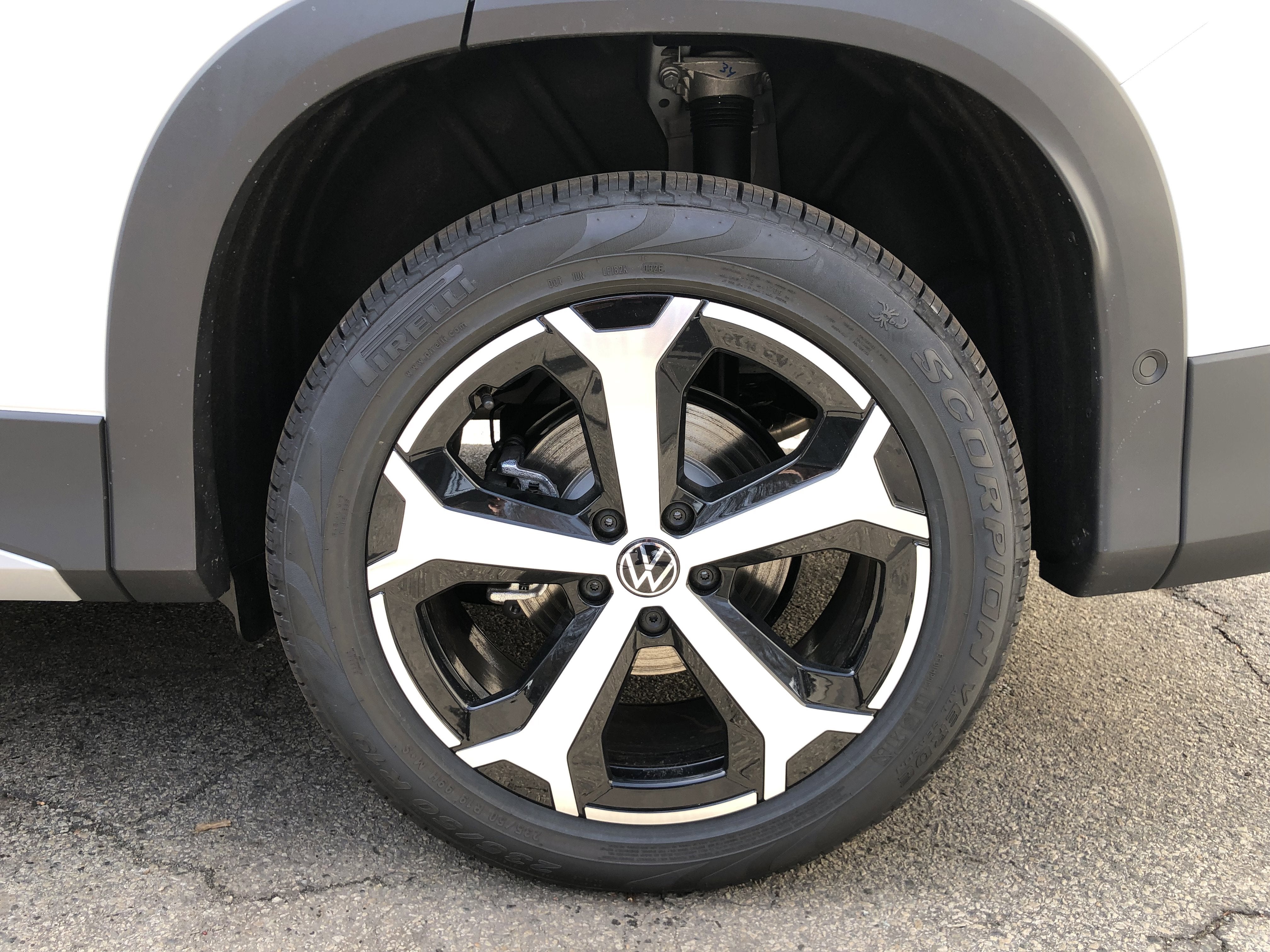 2026 Volkswagen Tiguan SE w/panoramic sunroof