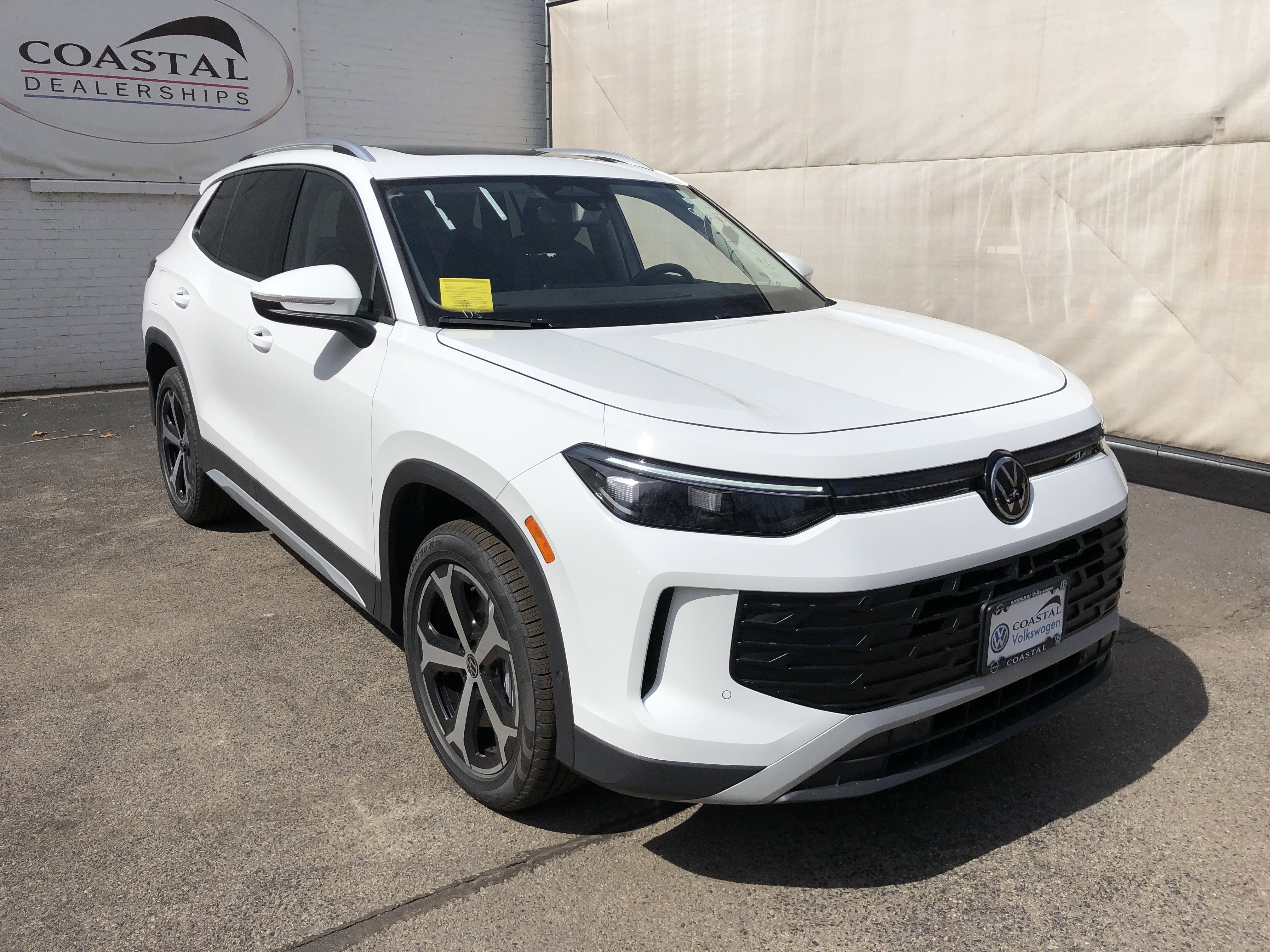 2026 Volkswagen Tiguan SE w/panoramic sunroof