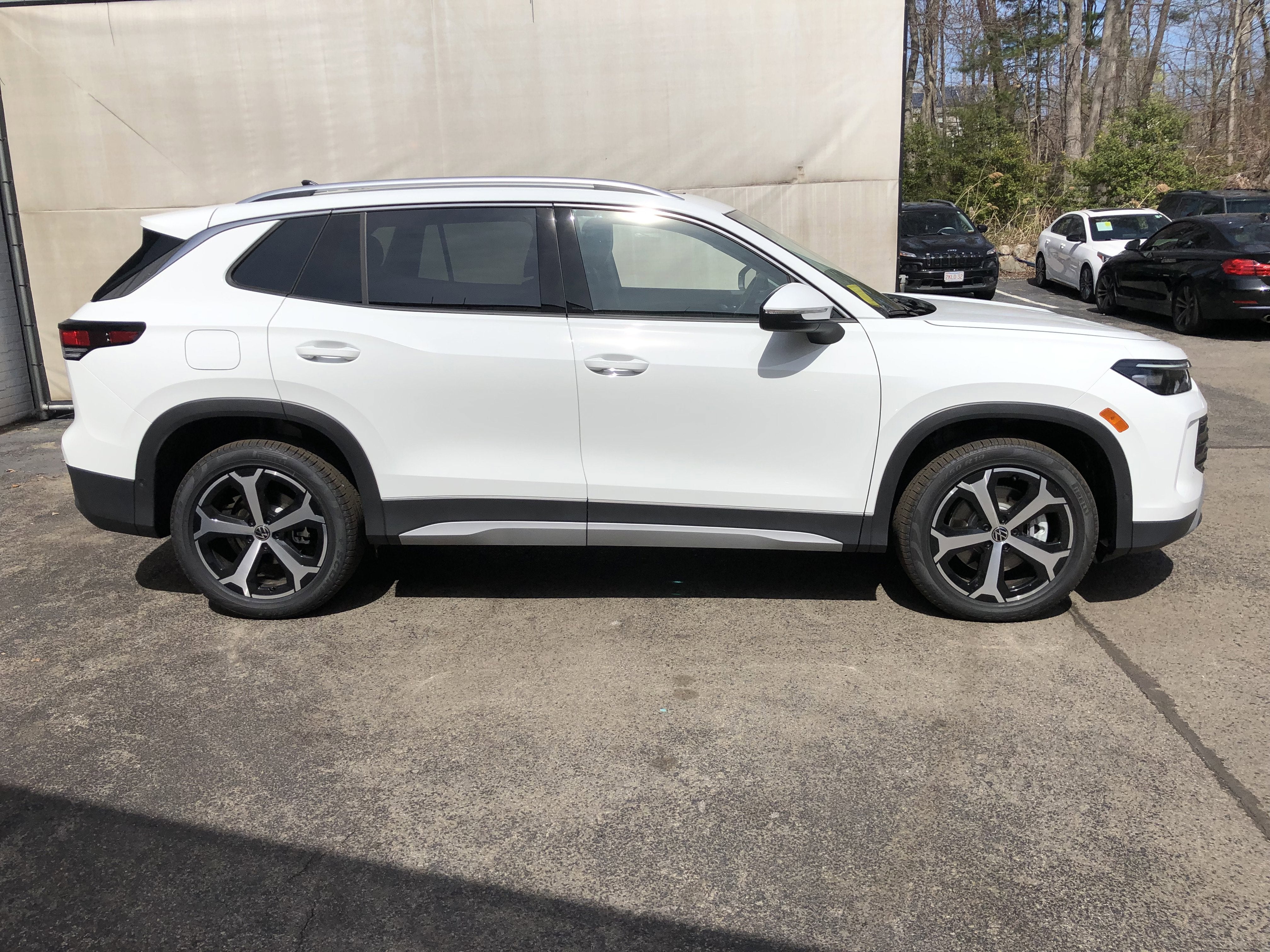 2026 Volkswagen Tiguan SE w/panoramic sunroof