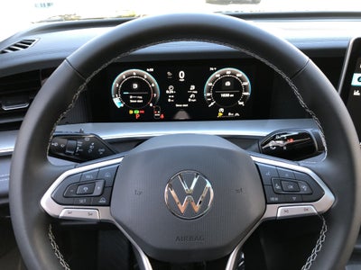 2026 Volkswagen Tiguan SE w/panoramic sunroof