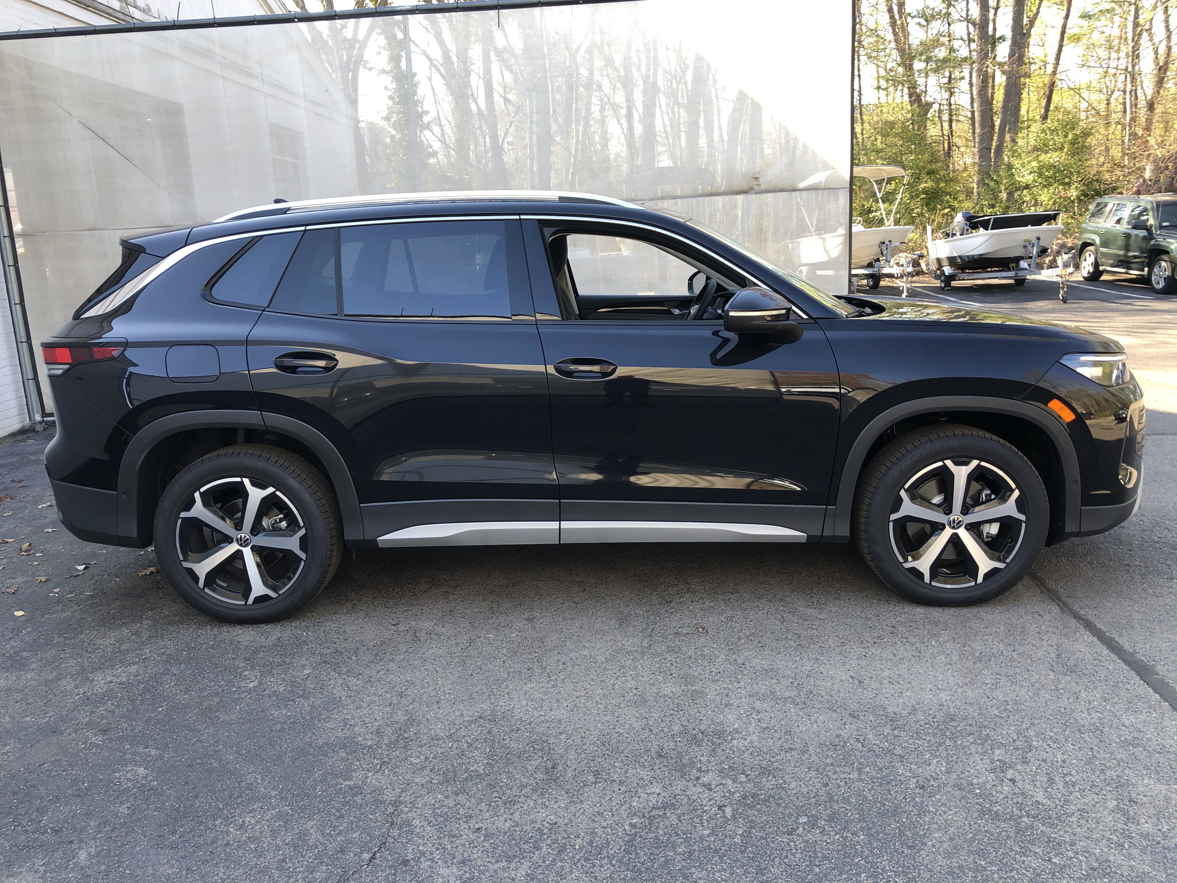 2026 Volkswagen Tiguan SE w/panoramic sunroof