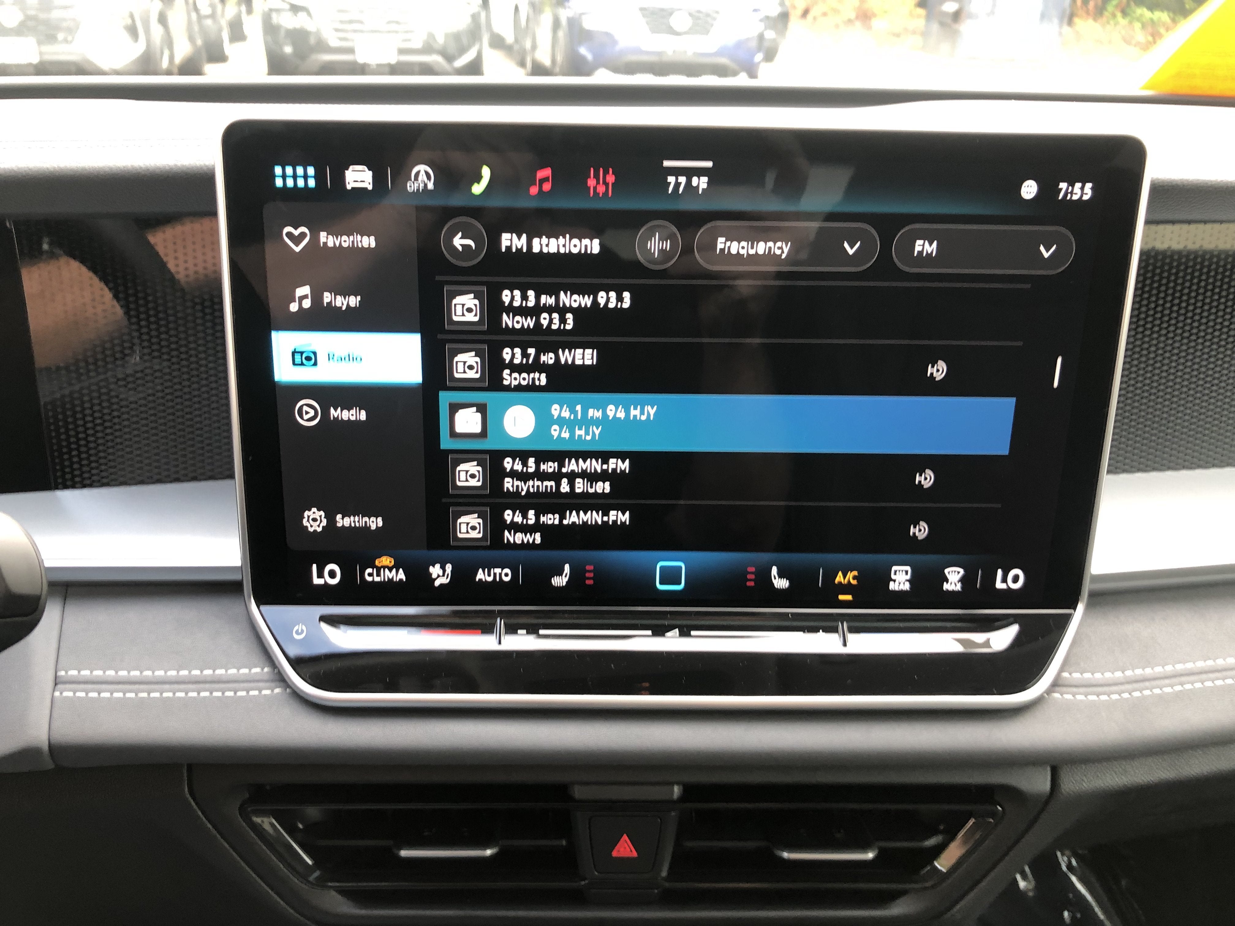 2026 Volkswagen Tiguan SE w/panoramic sunroof