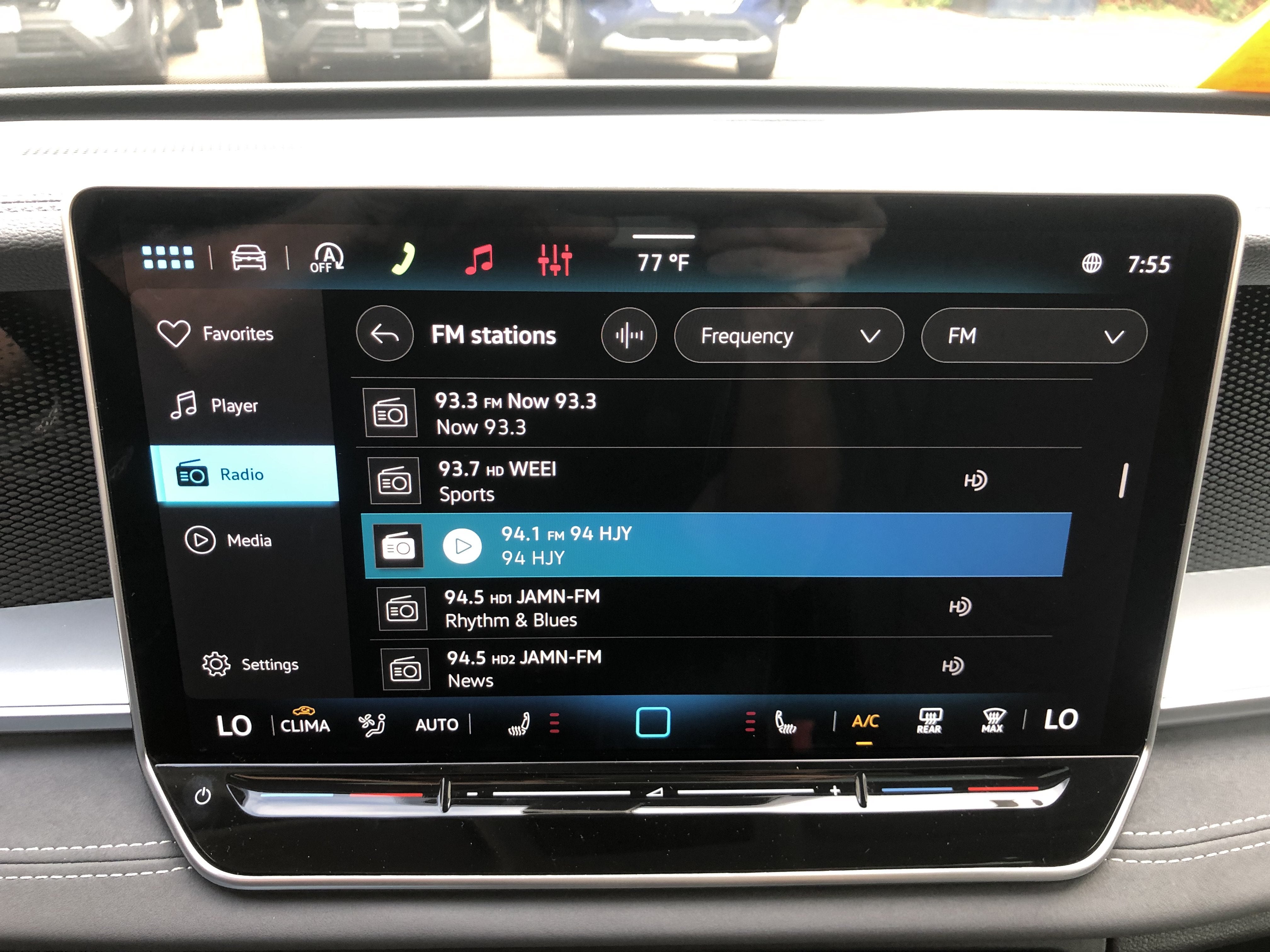 2026 Volkswagen Tiguan SE w/panoramic sunroof