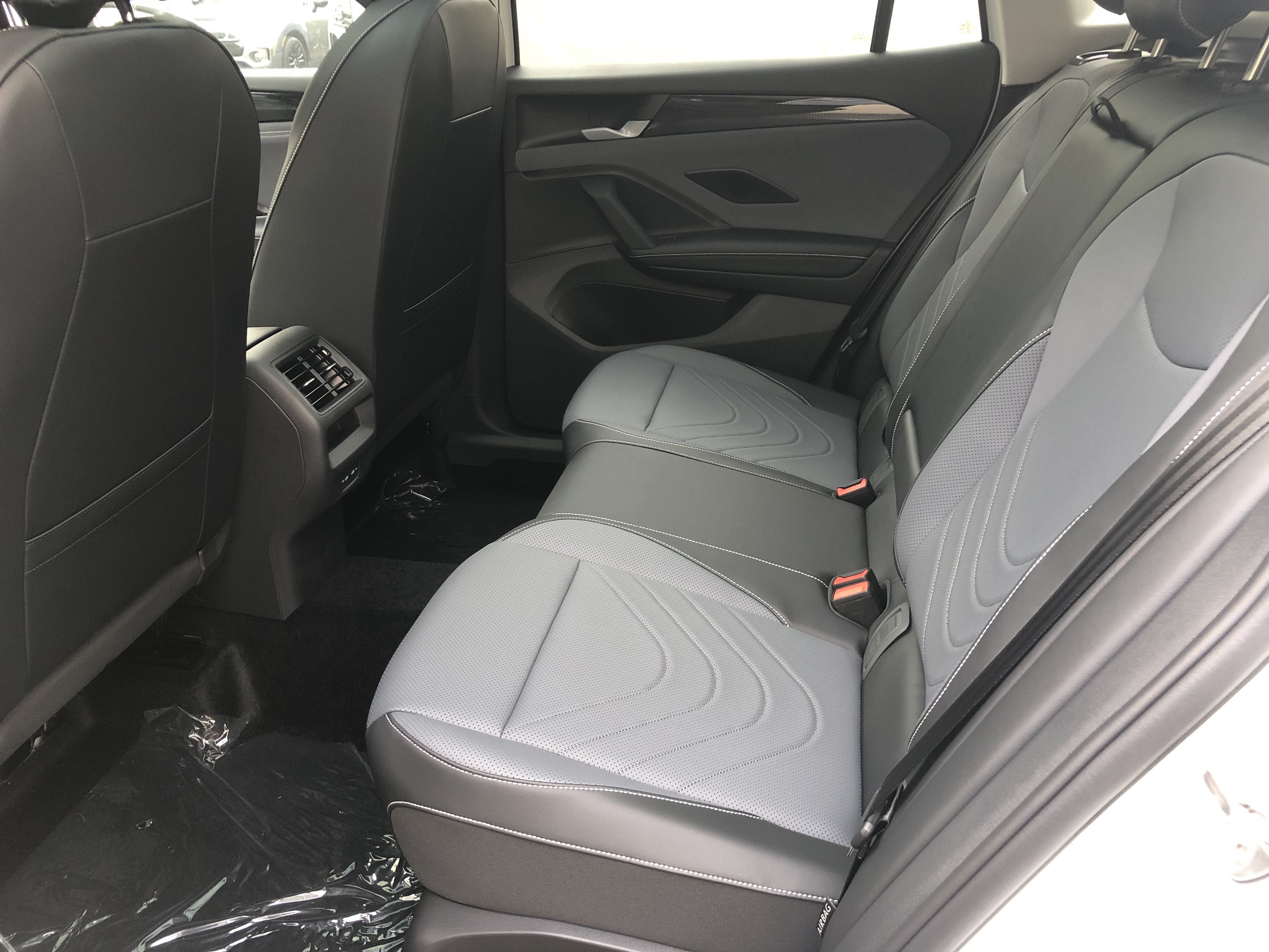 2026 Volkswagen Tiguan SE w/panoramic sunroof