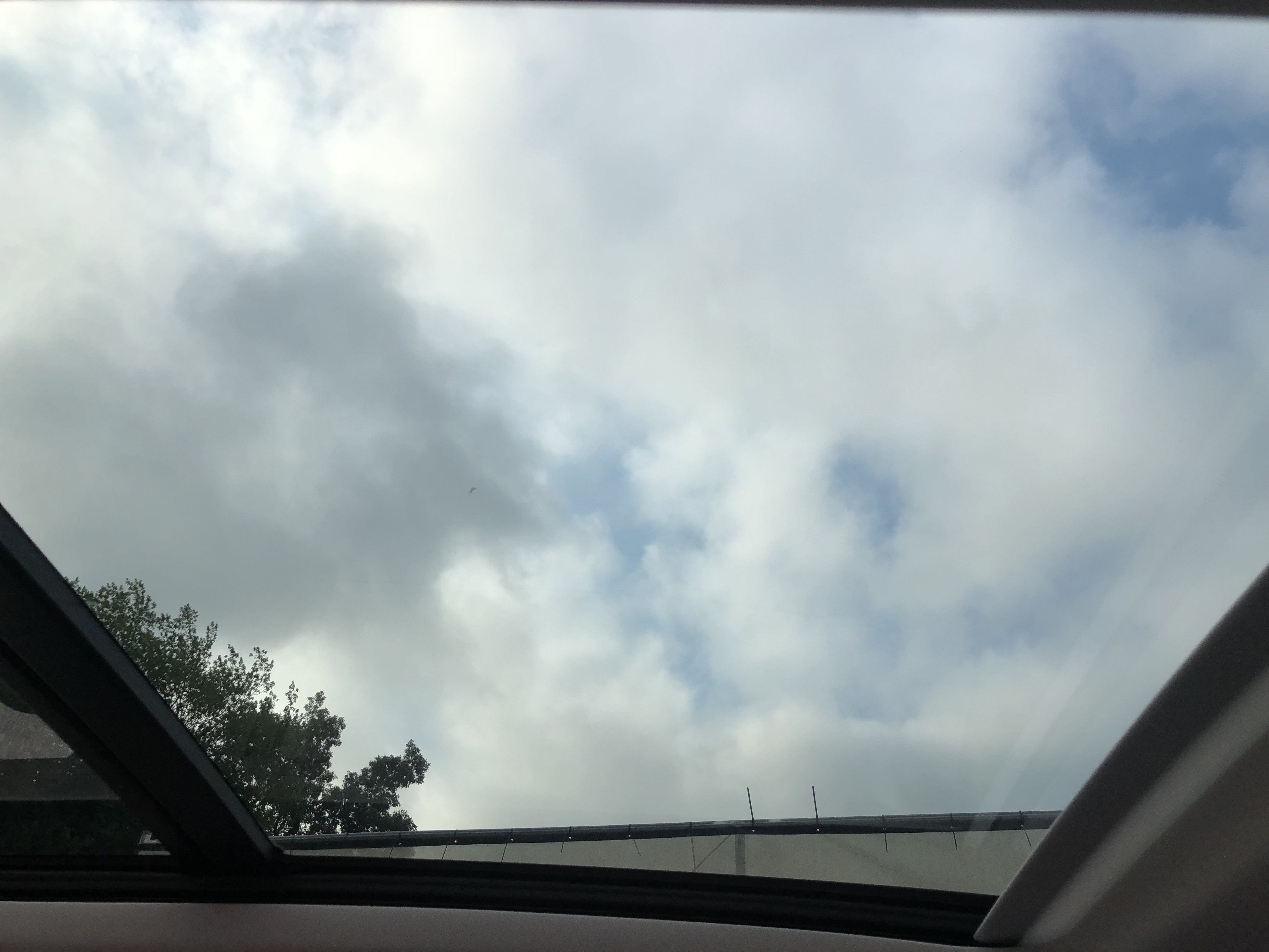 2026 Volkswagen Tiguan SE w/panoramic sunroof